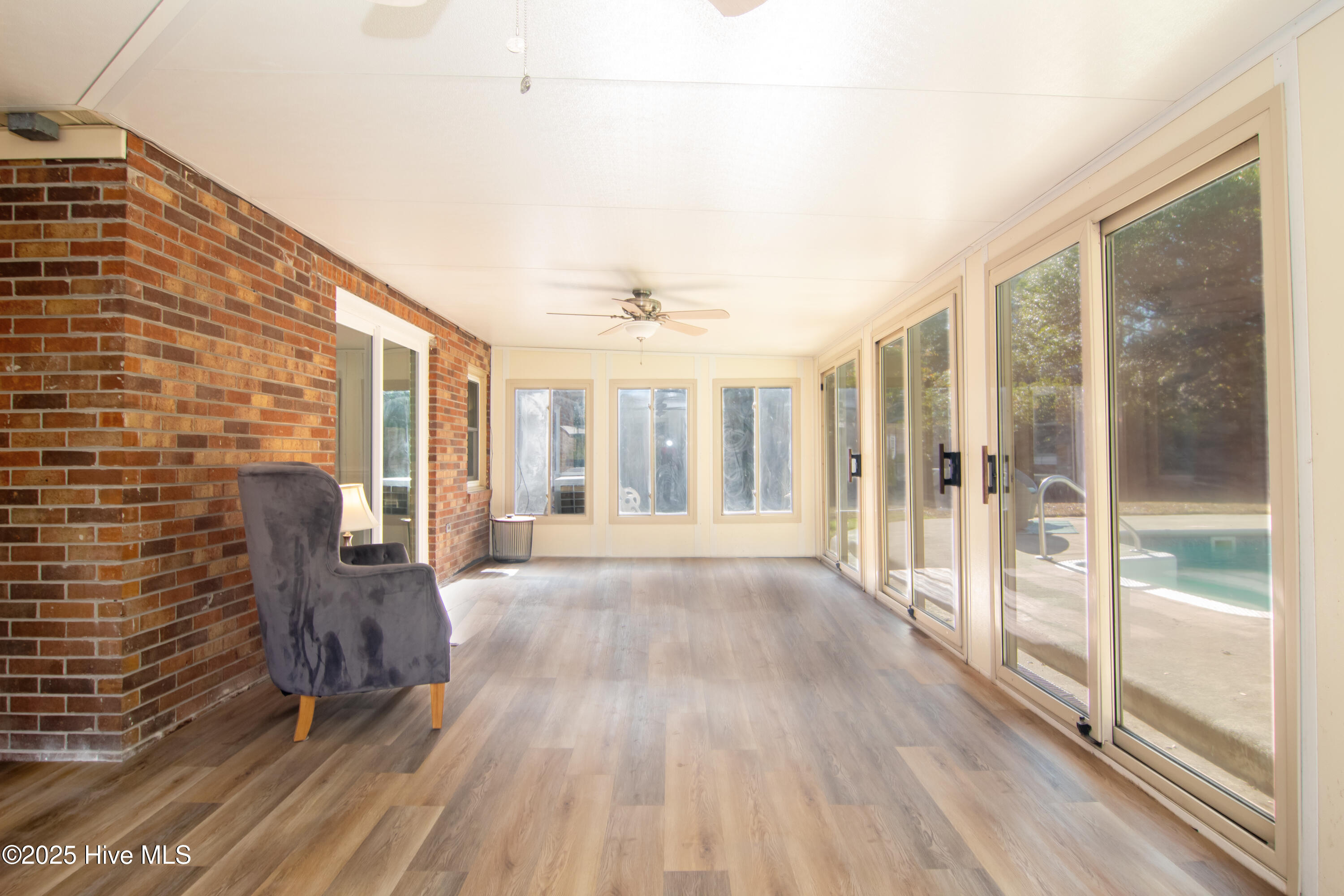 100545586 | Photo 41