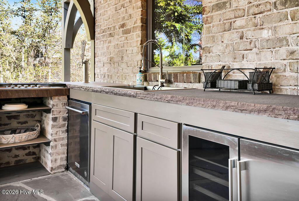 100564190 | Photo 58