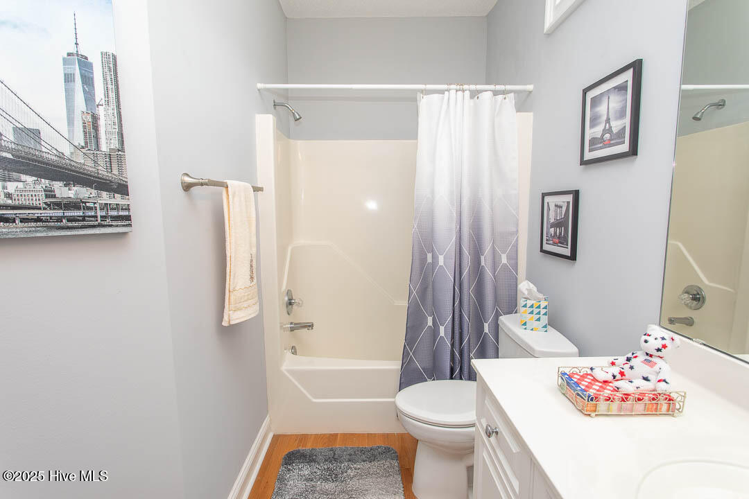 100521008 | Photo 34