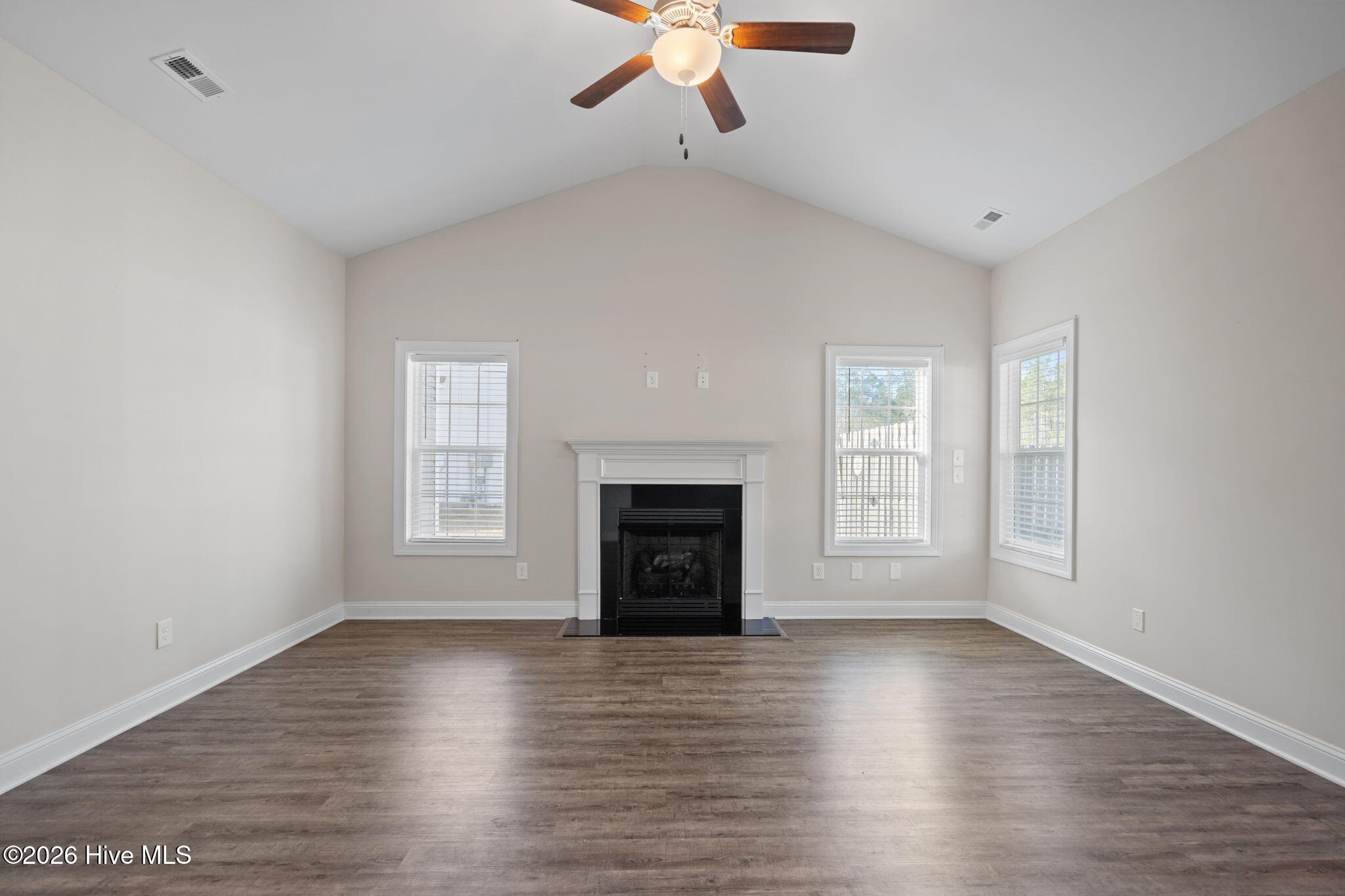 100561357 | Photo 10