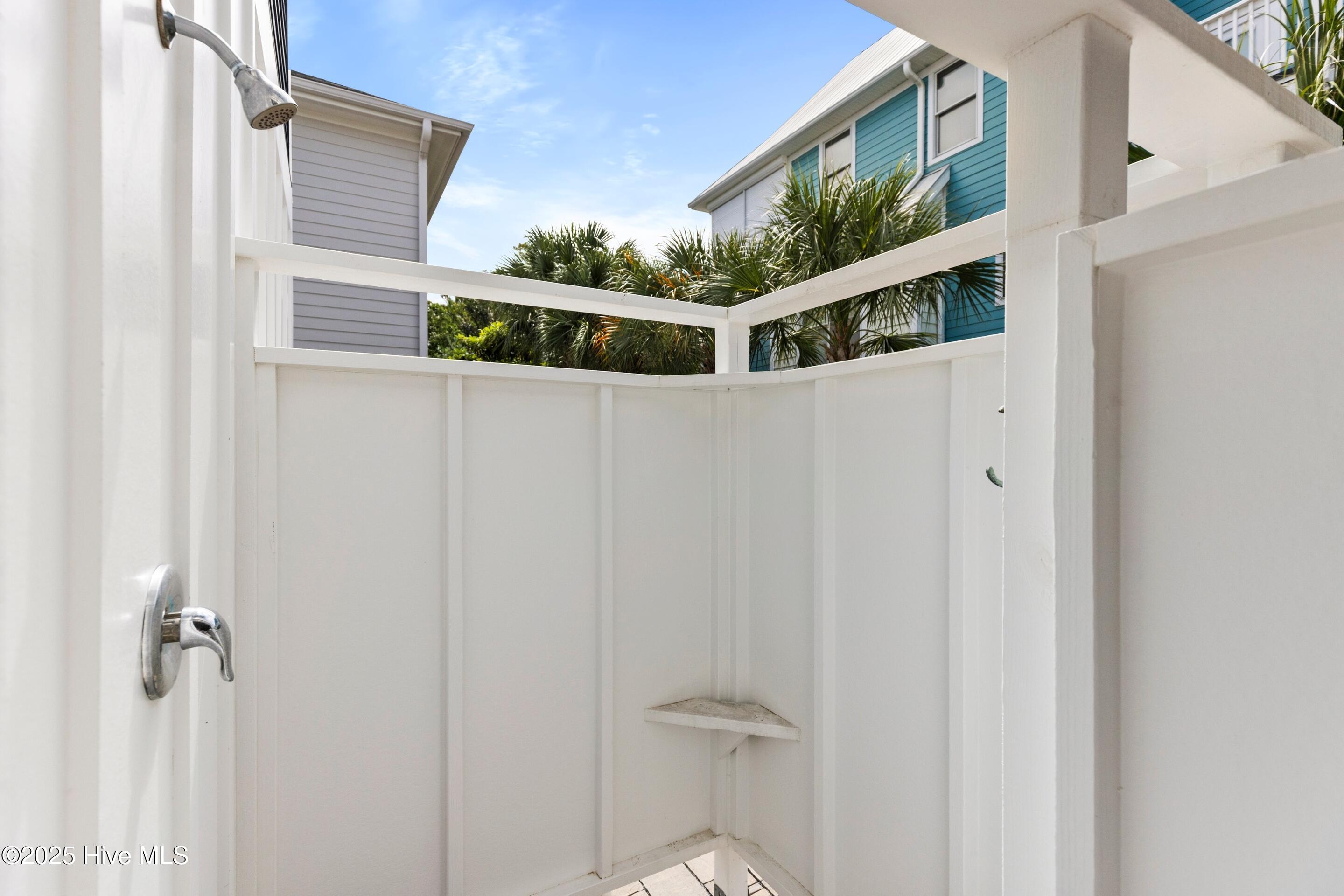 100532410 | Photo 81