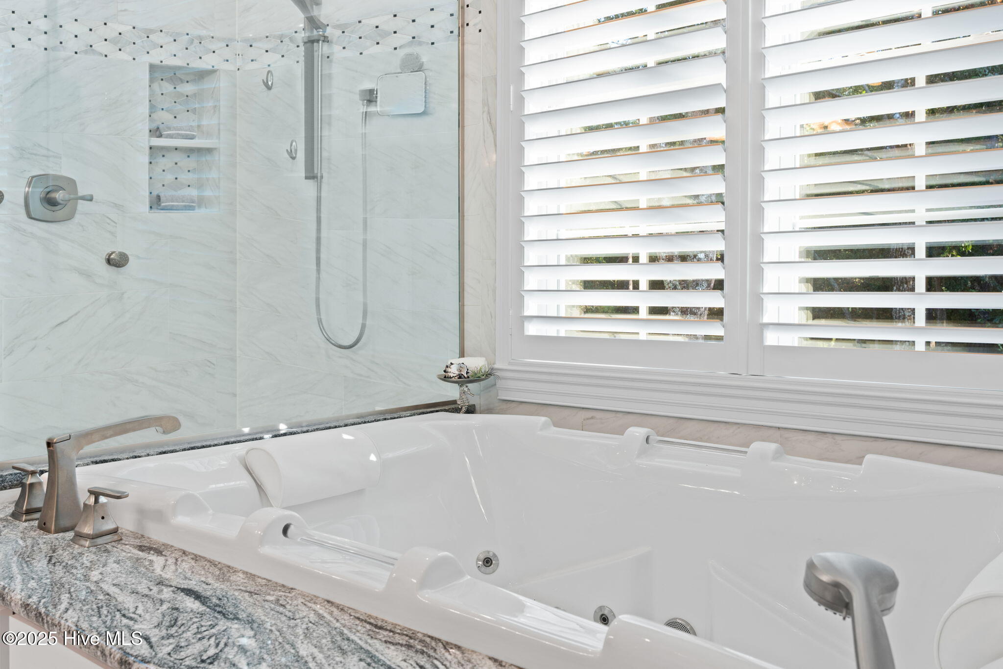 100549580 | Photo 49