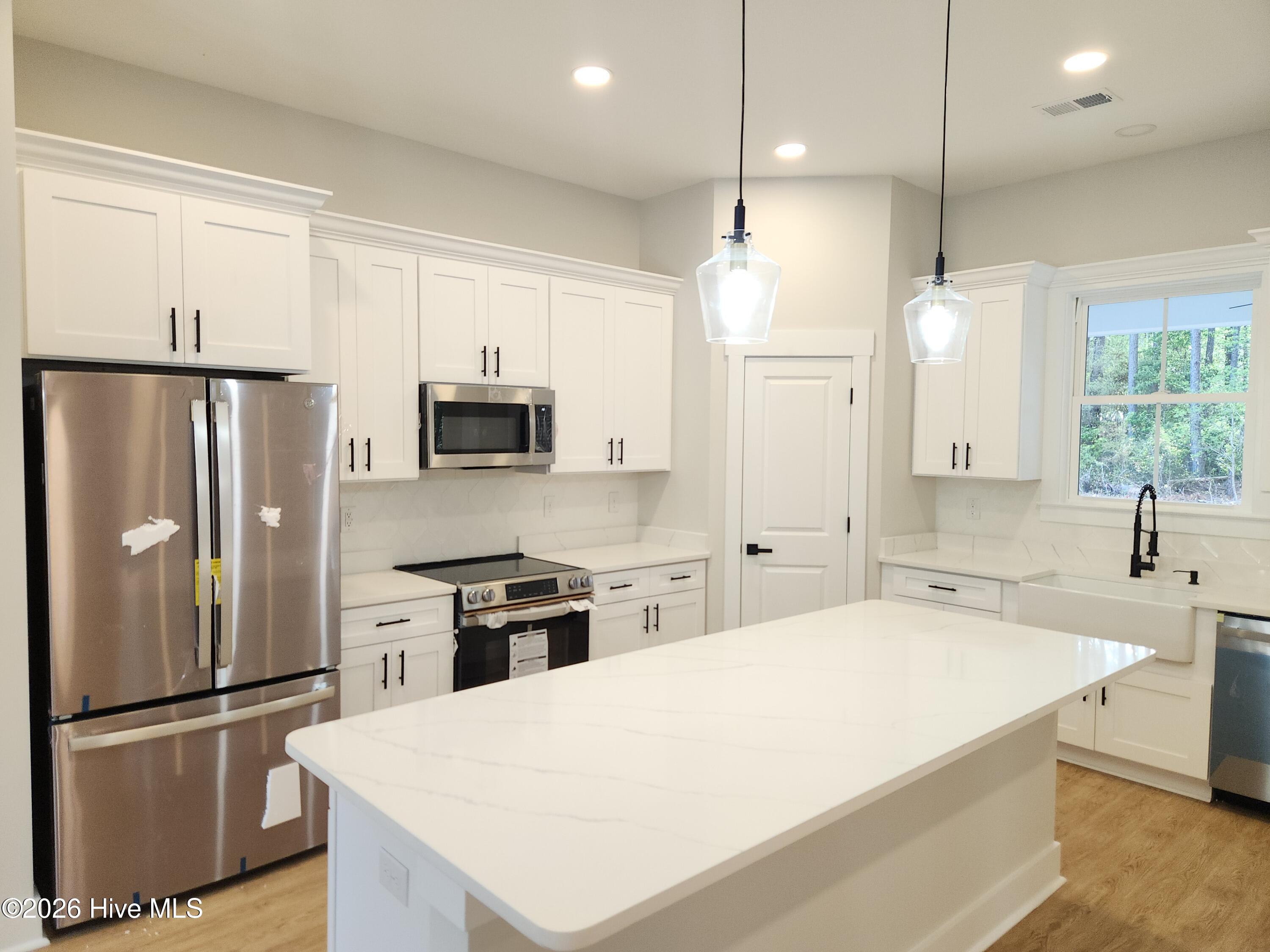 100566196 | Photo 19