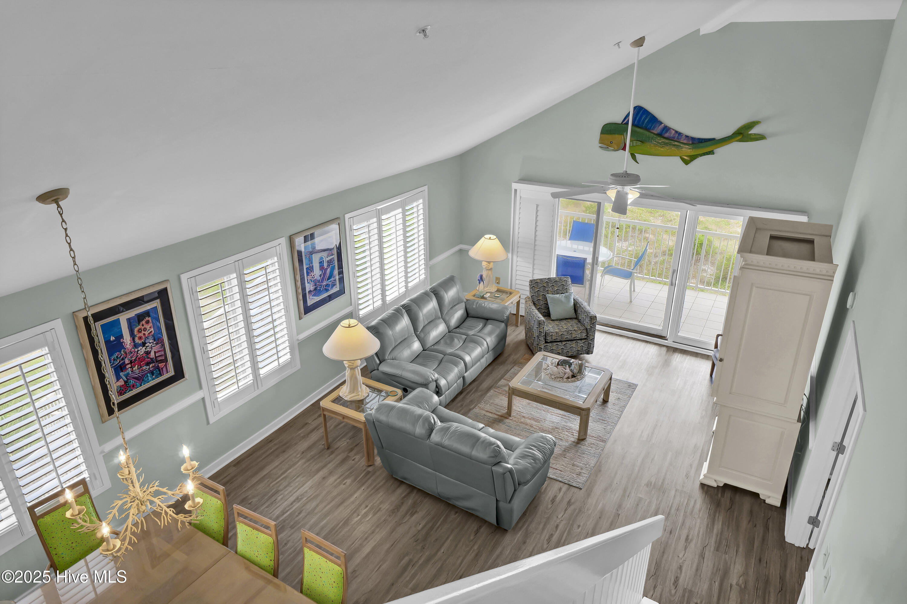 100535604 | Photo 50