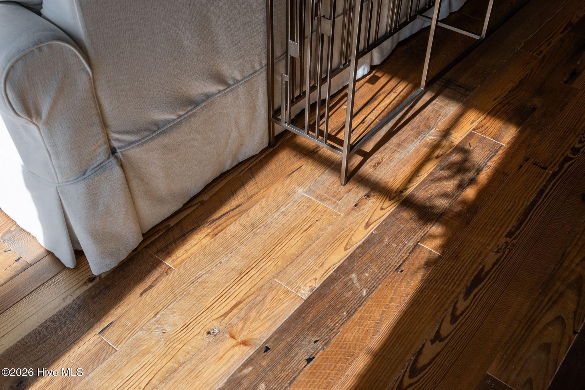 100552689 | Photo 15