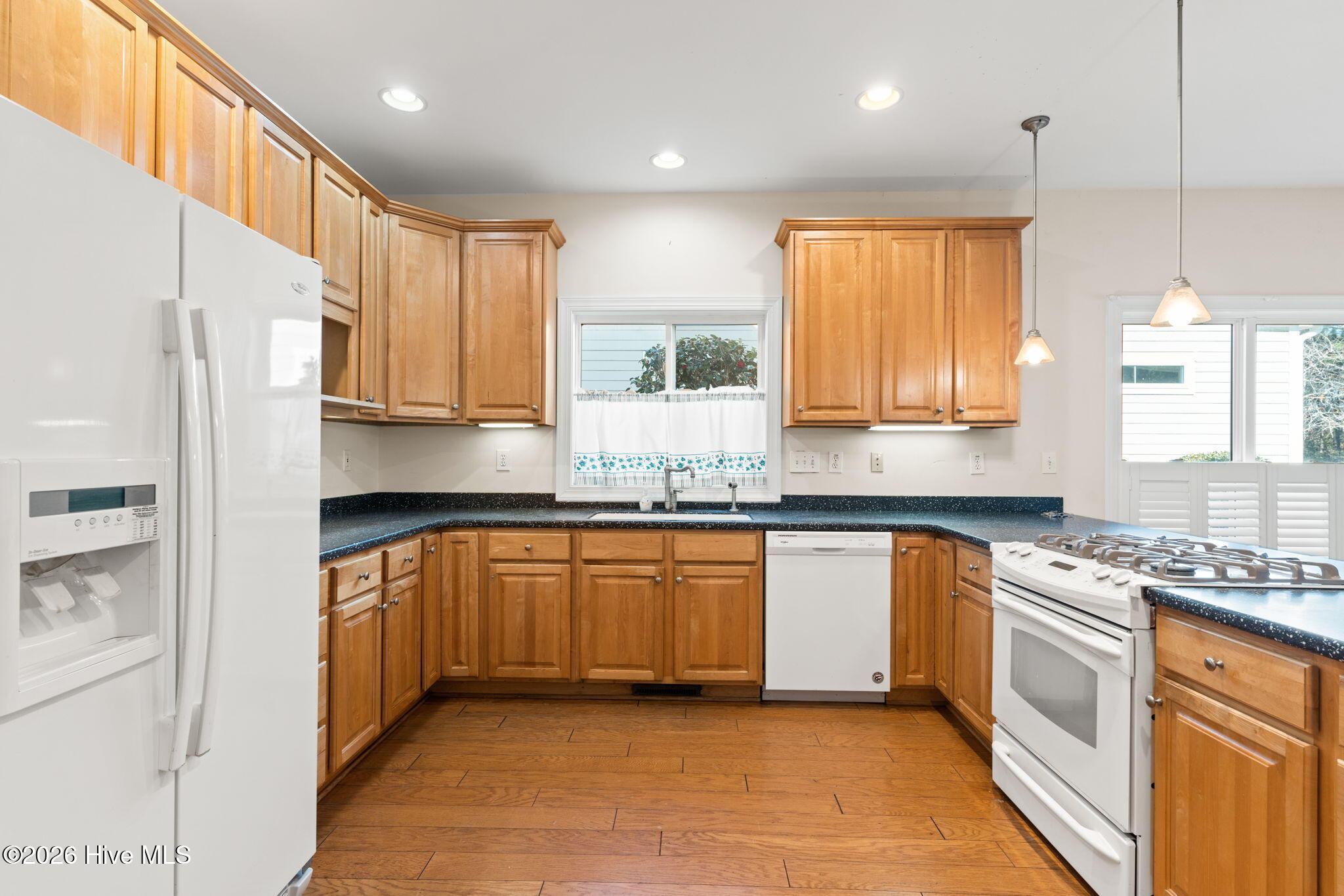 100551669 | Photo 15