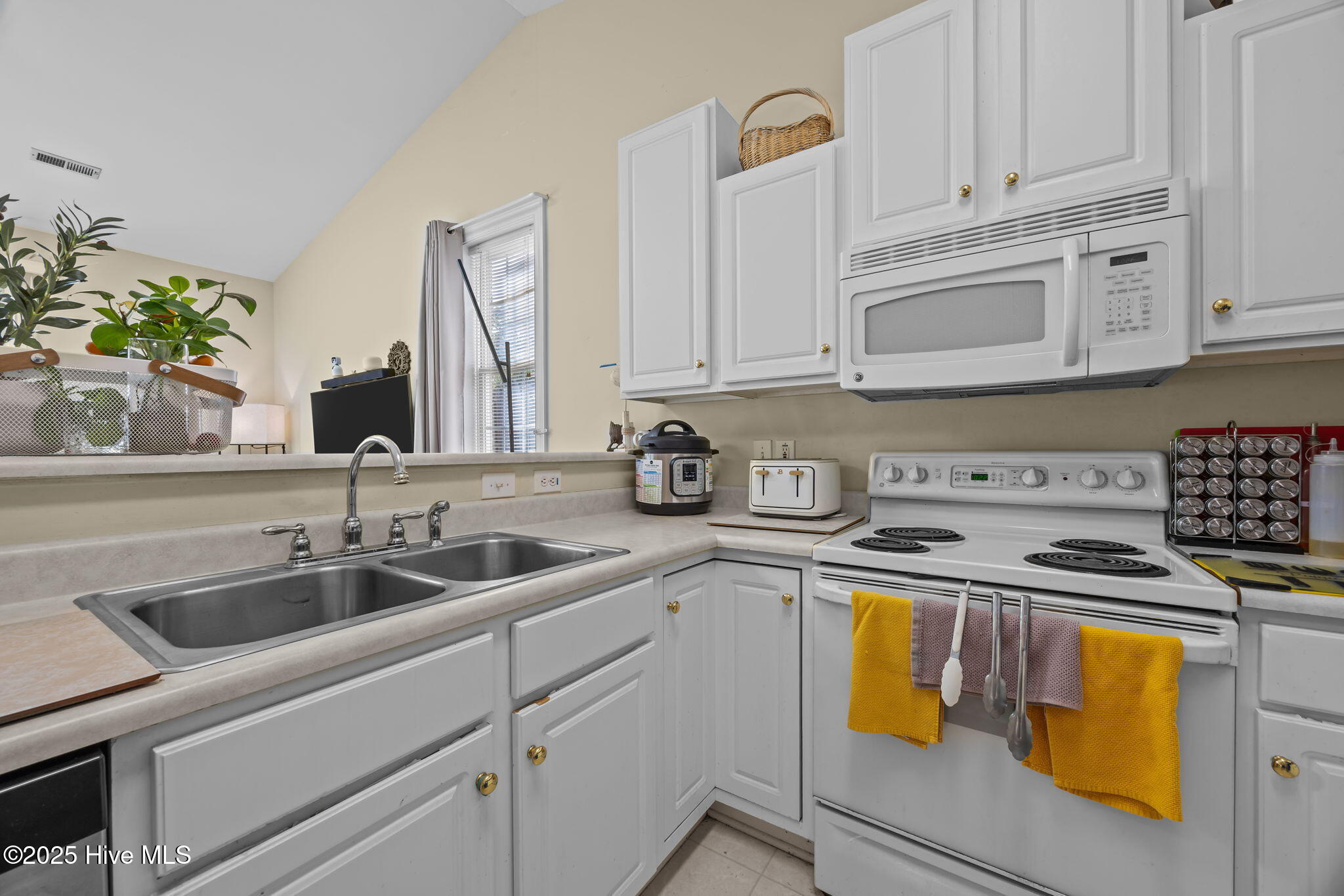 100532980 | Photo 12