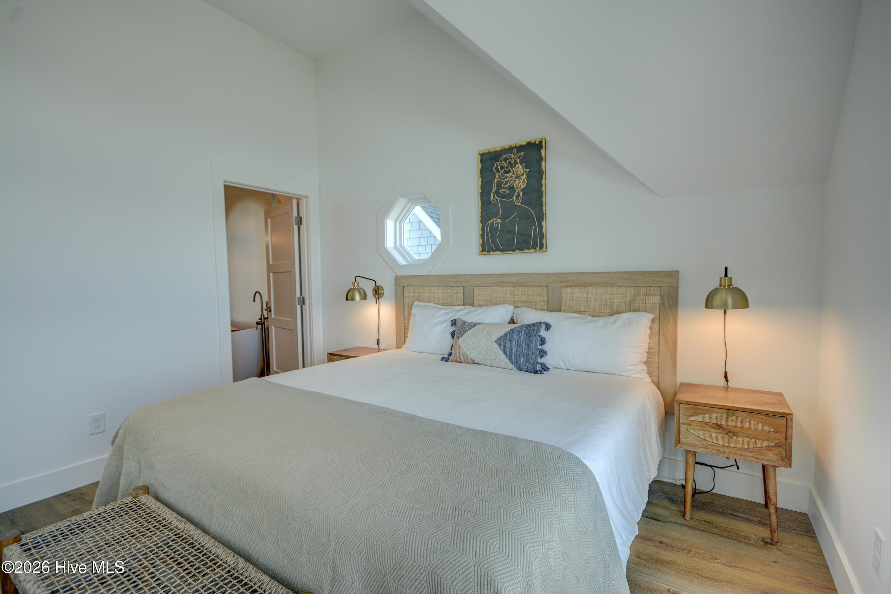 100556459 | Photo 24