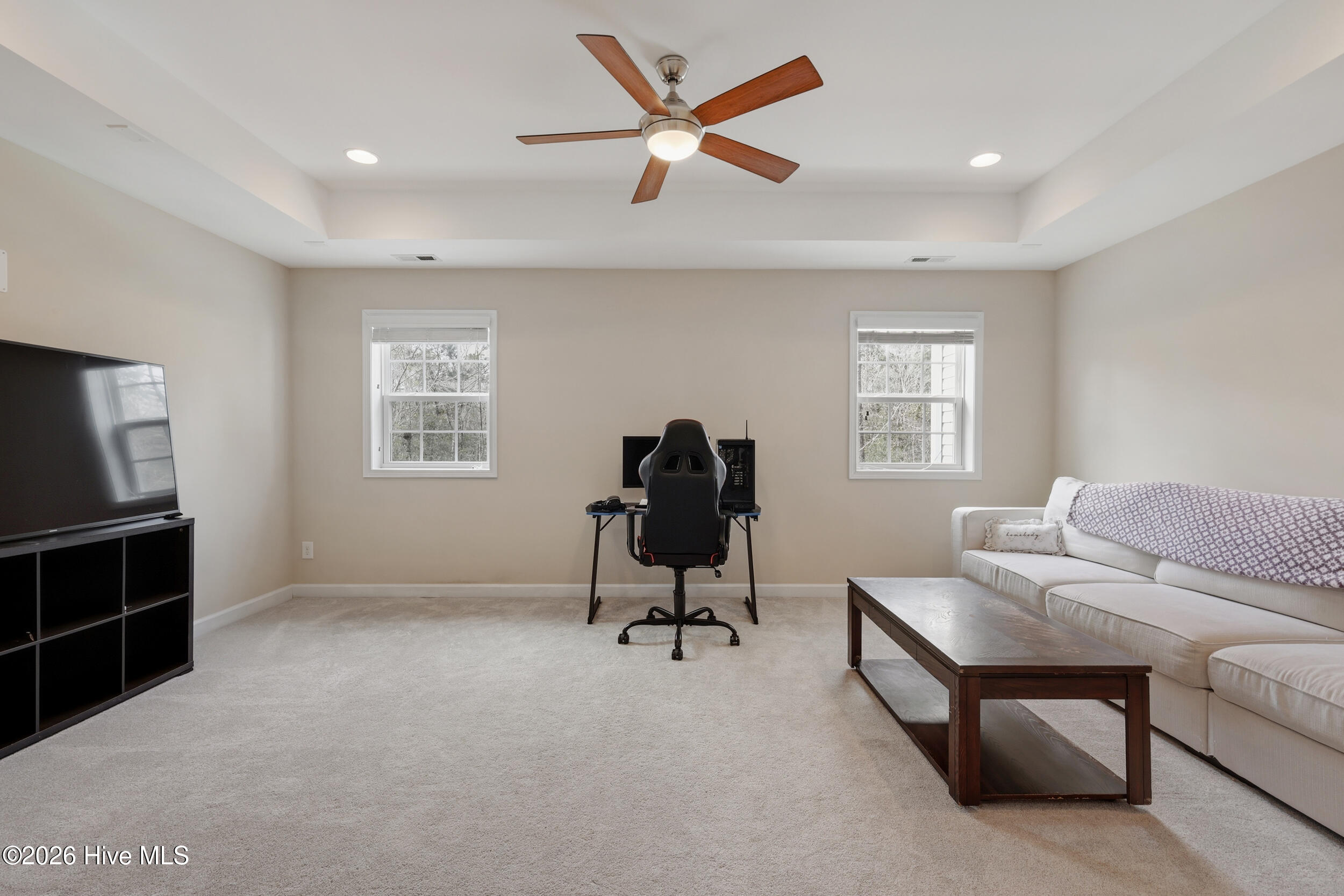 100562179 | Photo 47