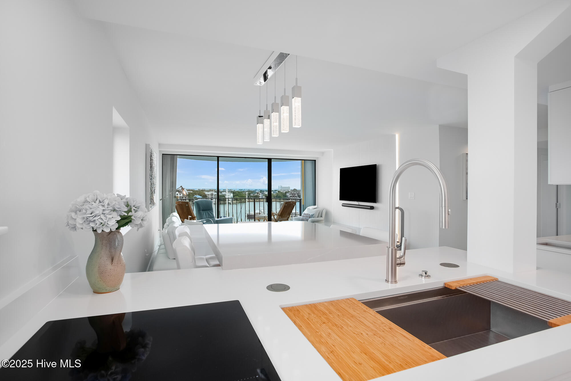 100544595 | Photo 11