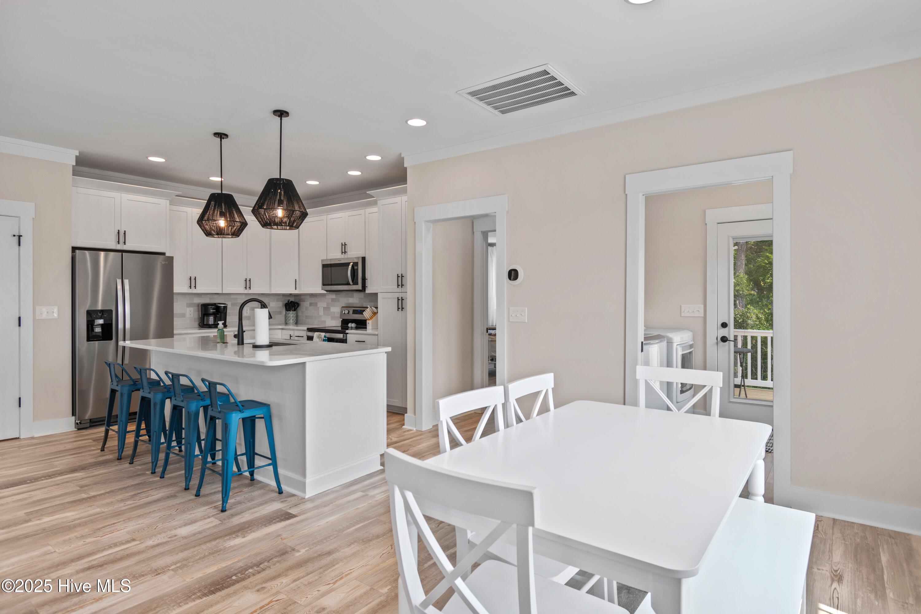 100544300 | Photo 24