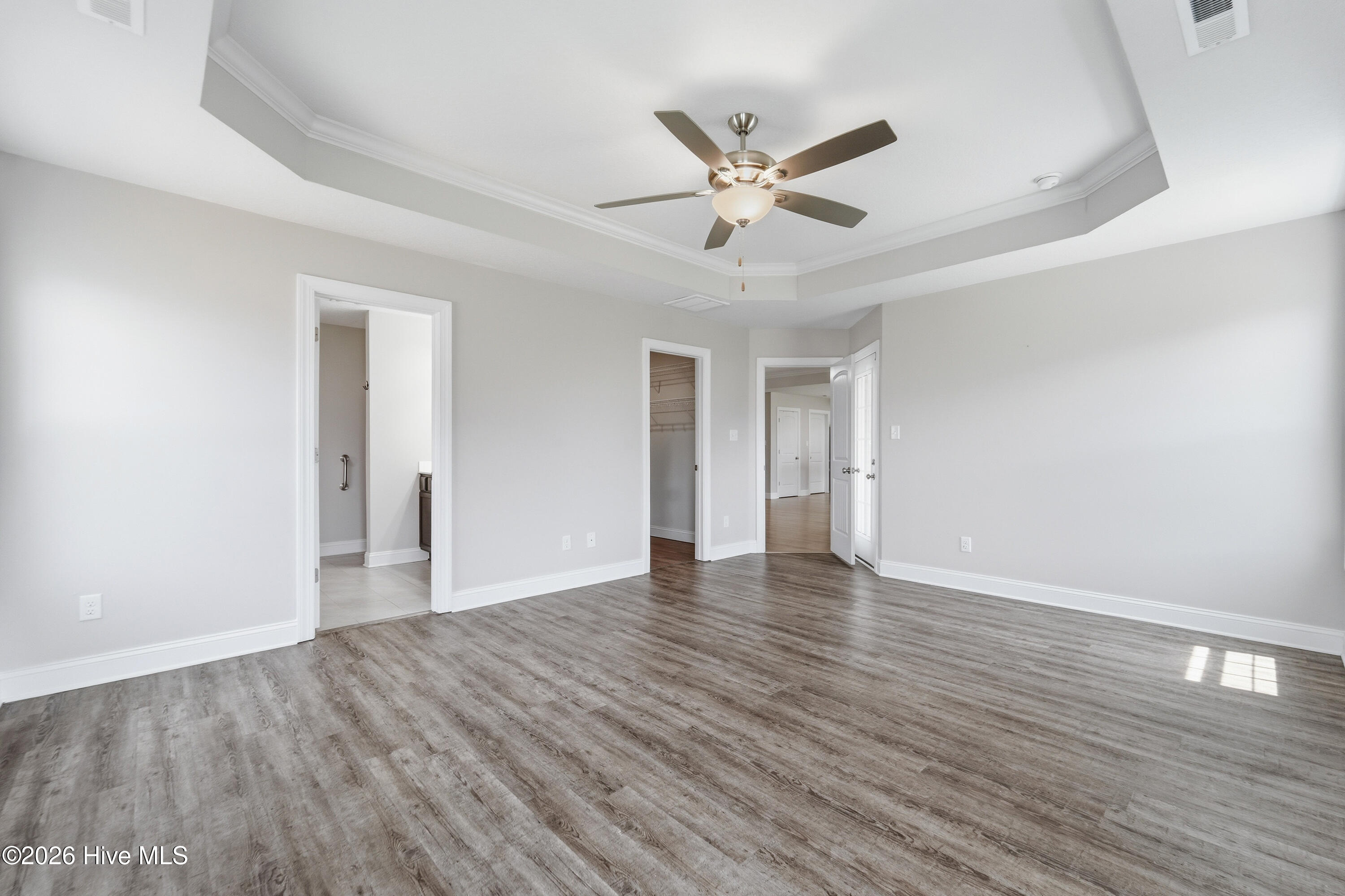 100570478 | Photo 30