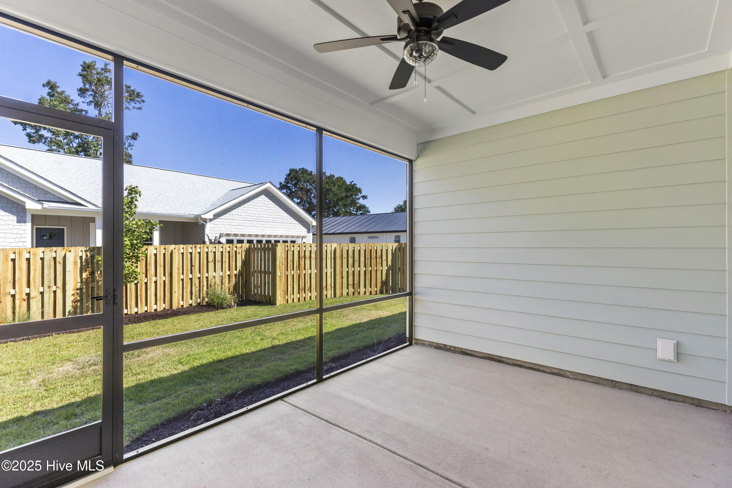 100539759 | Photo 36