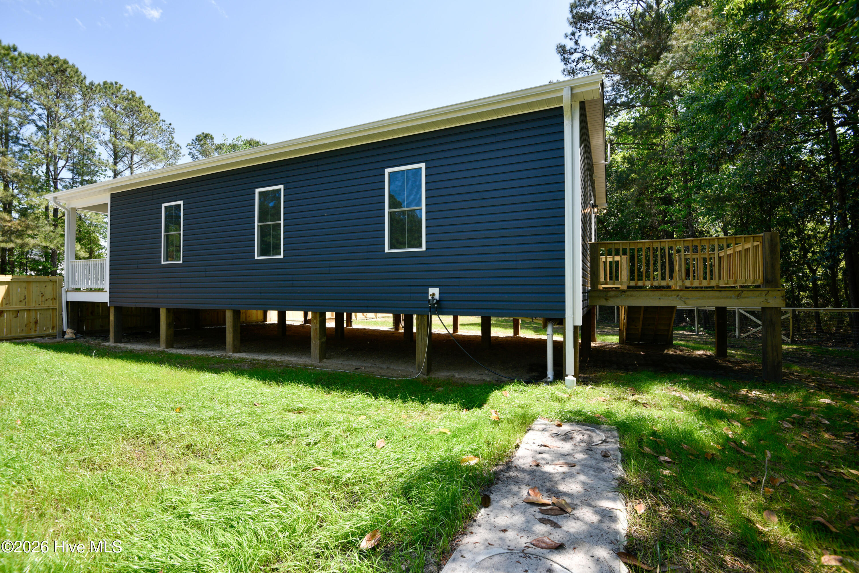 100569320 | Photo 71