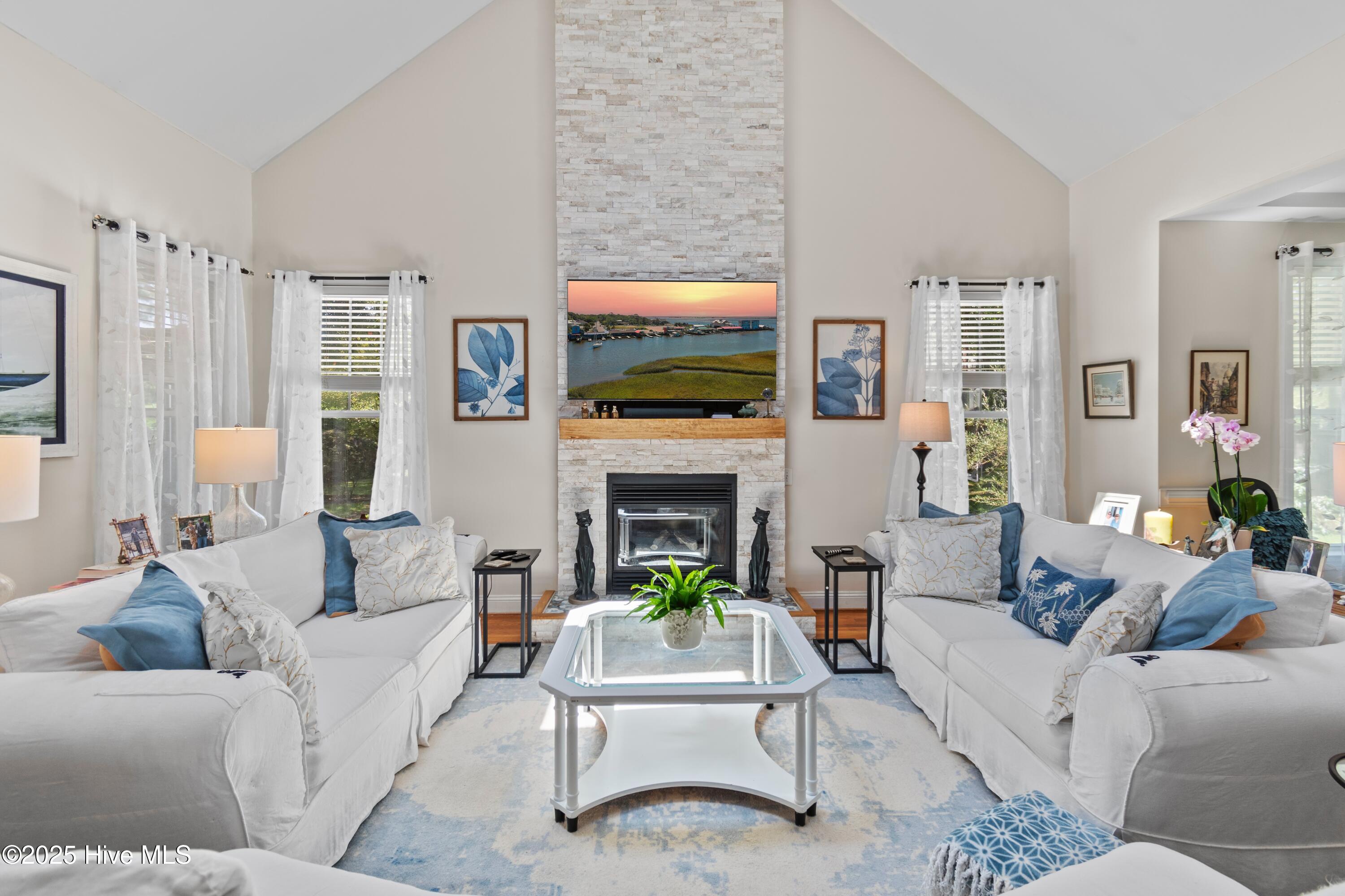 100522421 | Photo 25