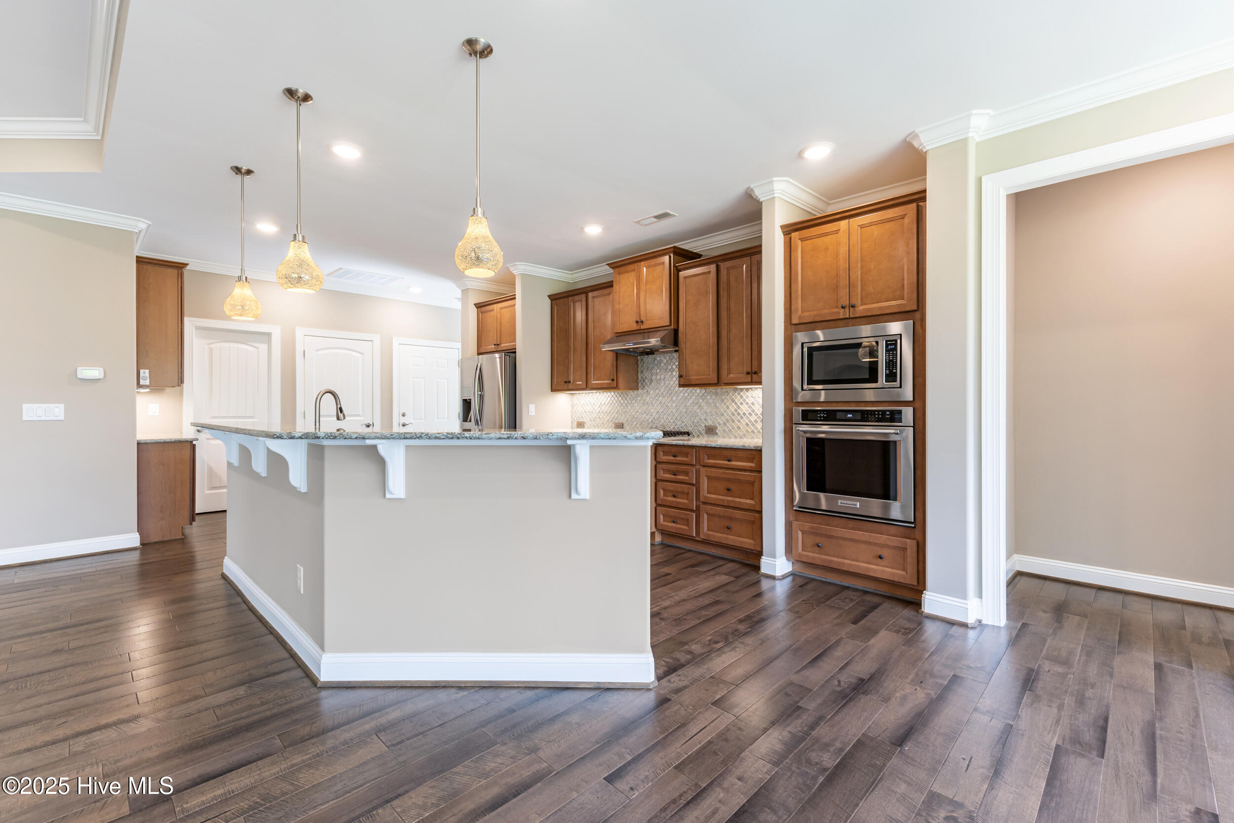 100534390 | Photo 19