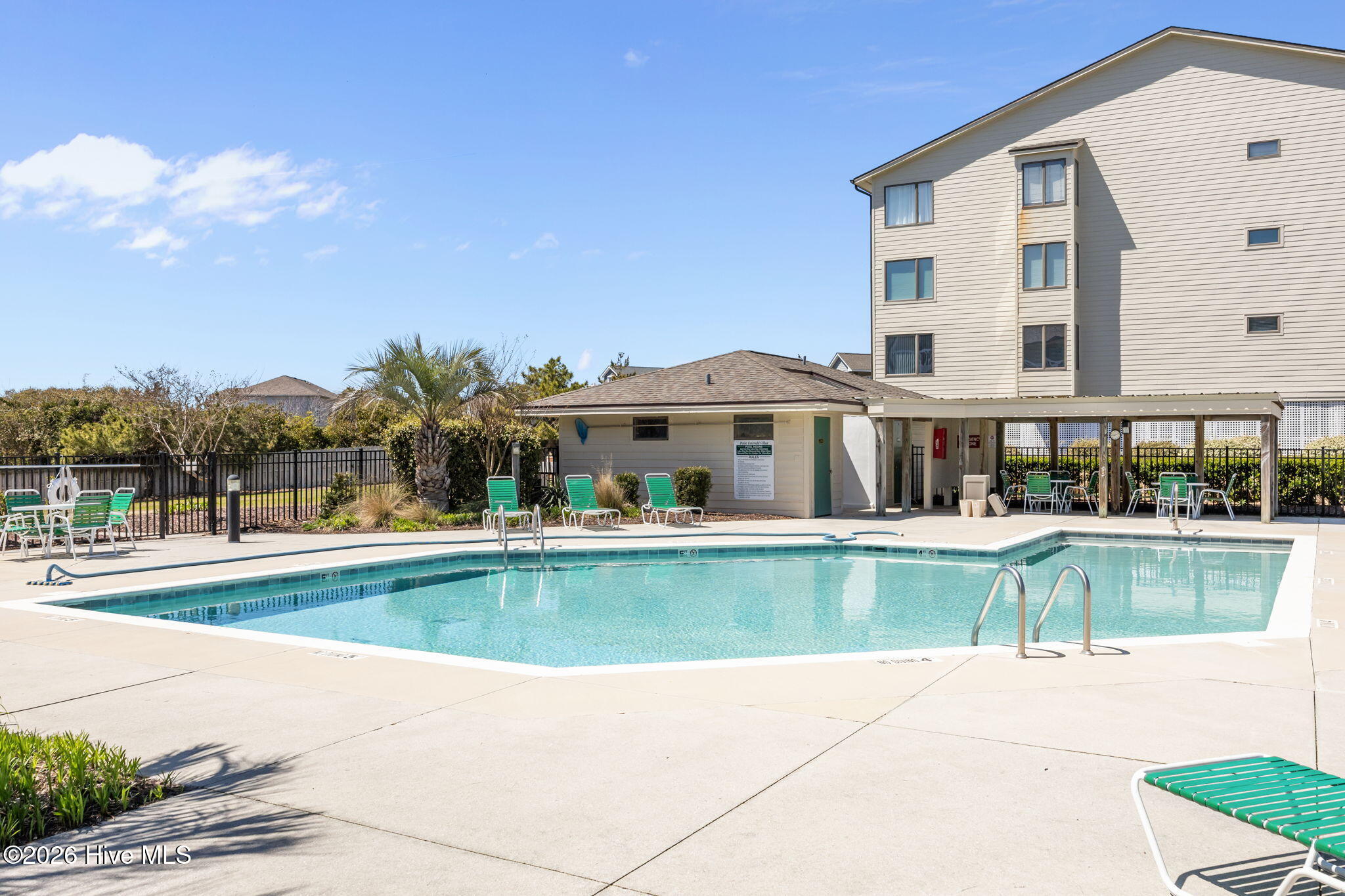 100565506 | Photo 42