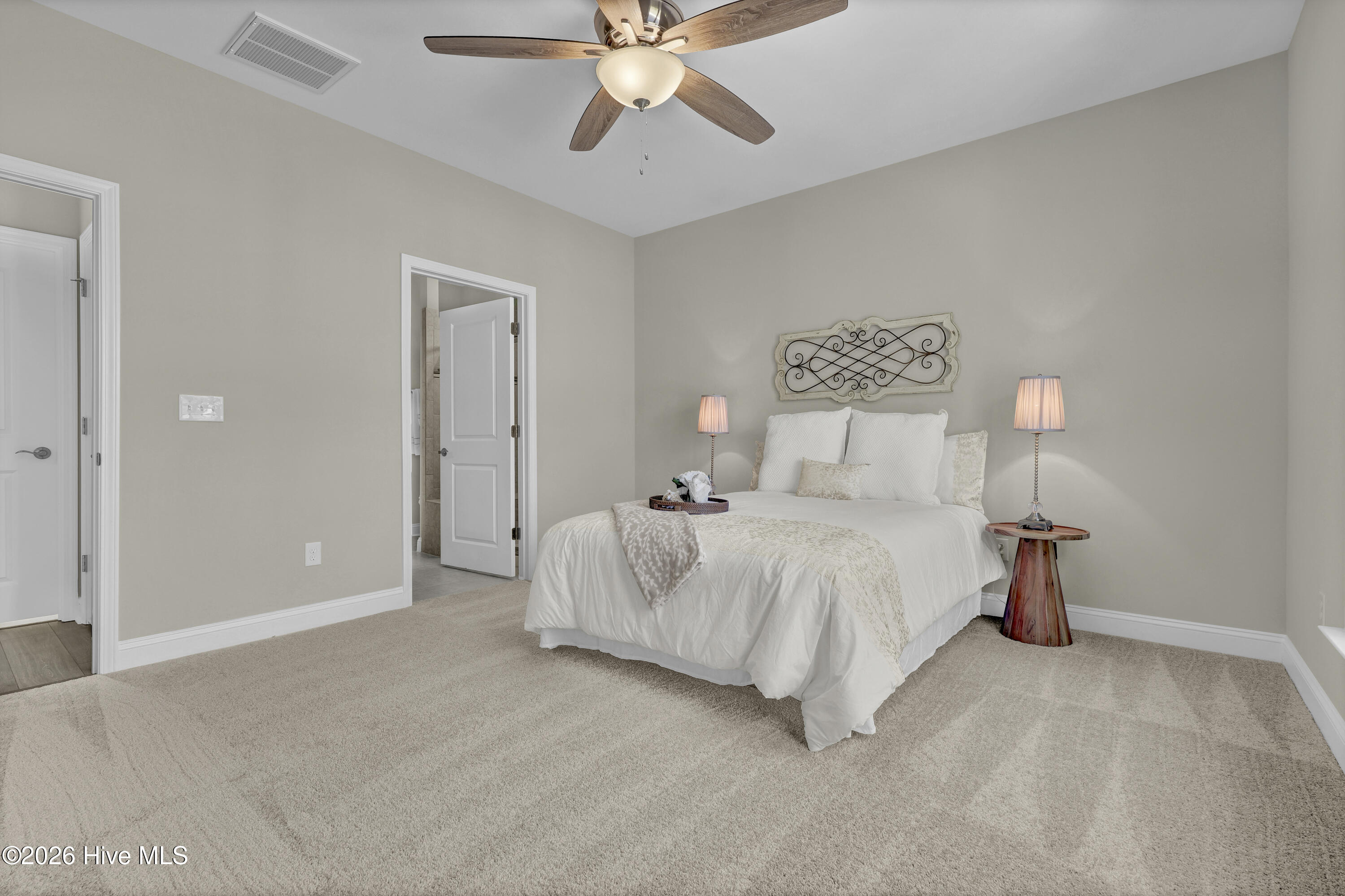 100567827 | Photo 21