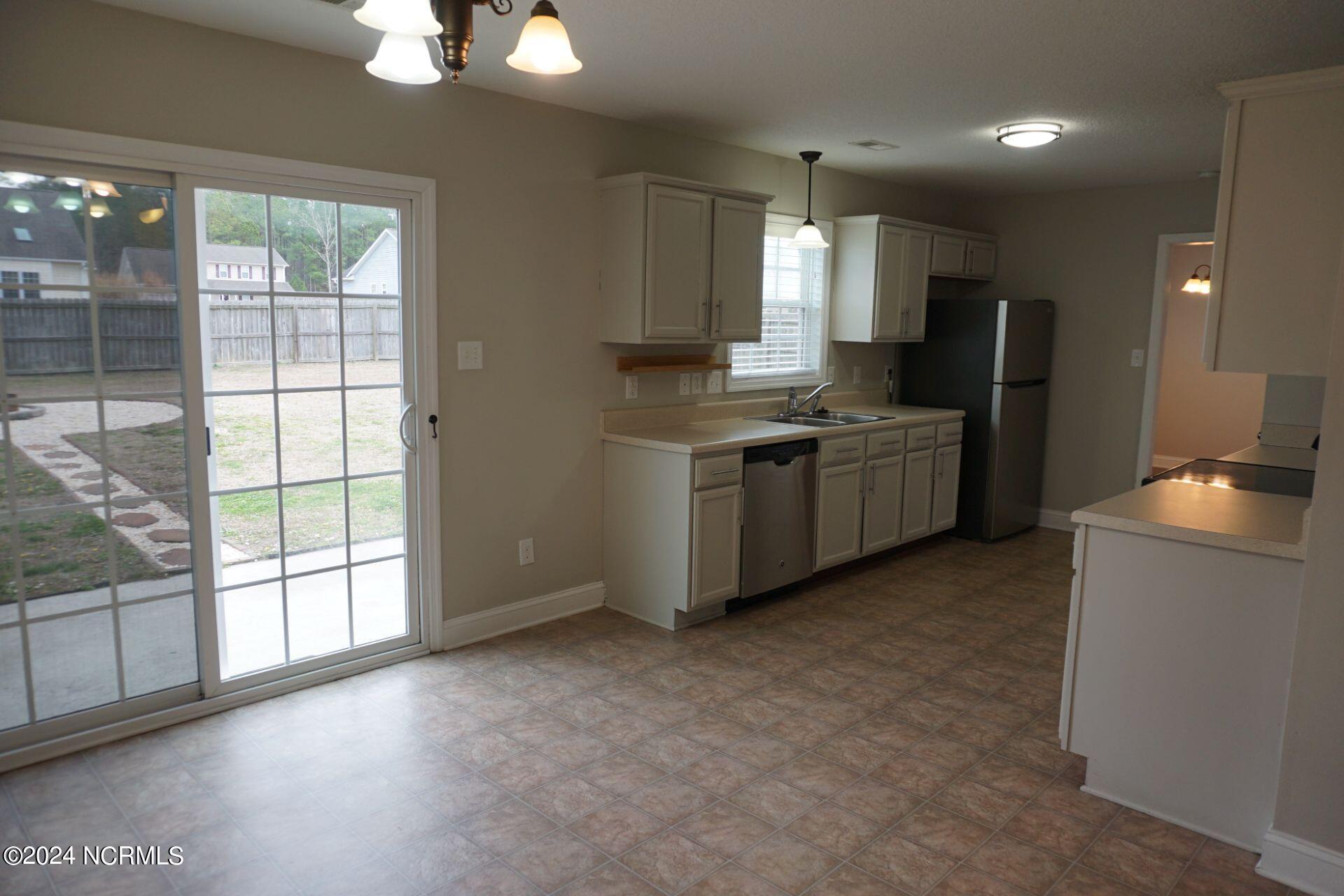 100550714 | Photo 12