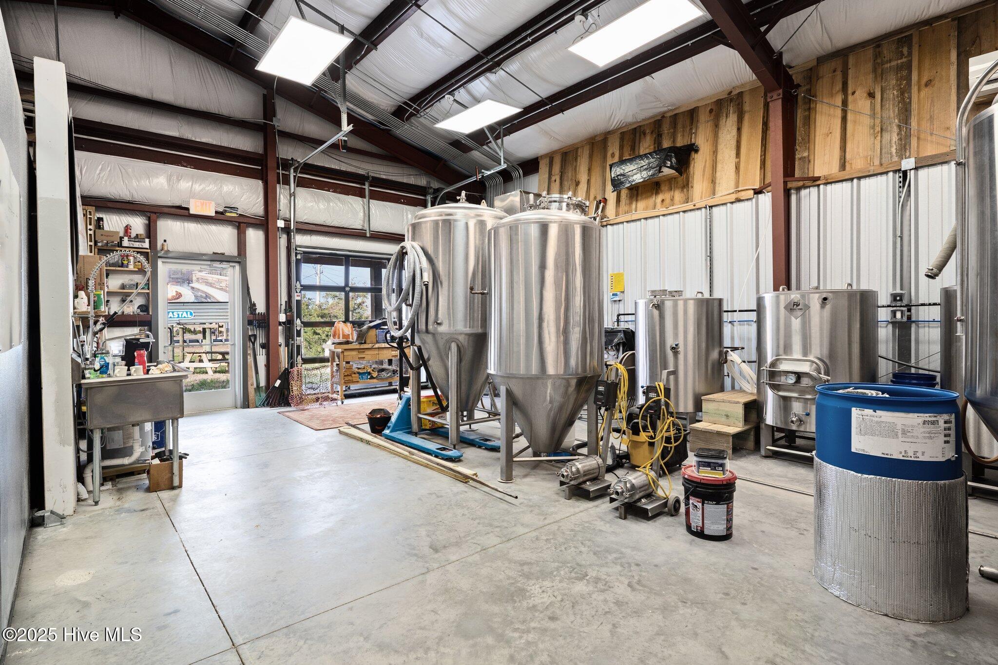 100545245 | Photo 30