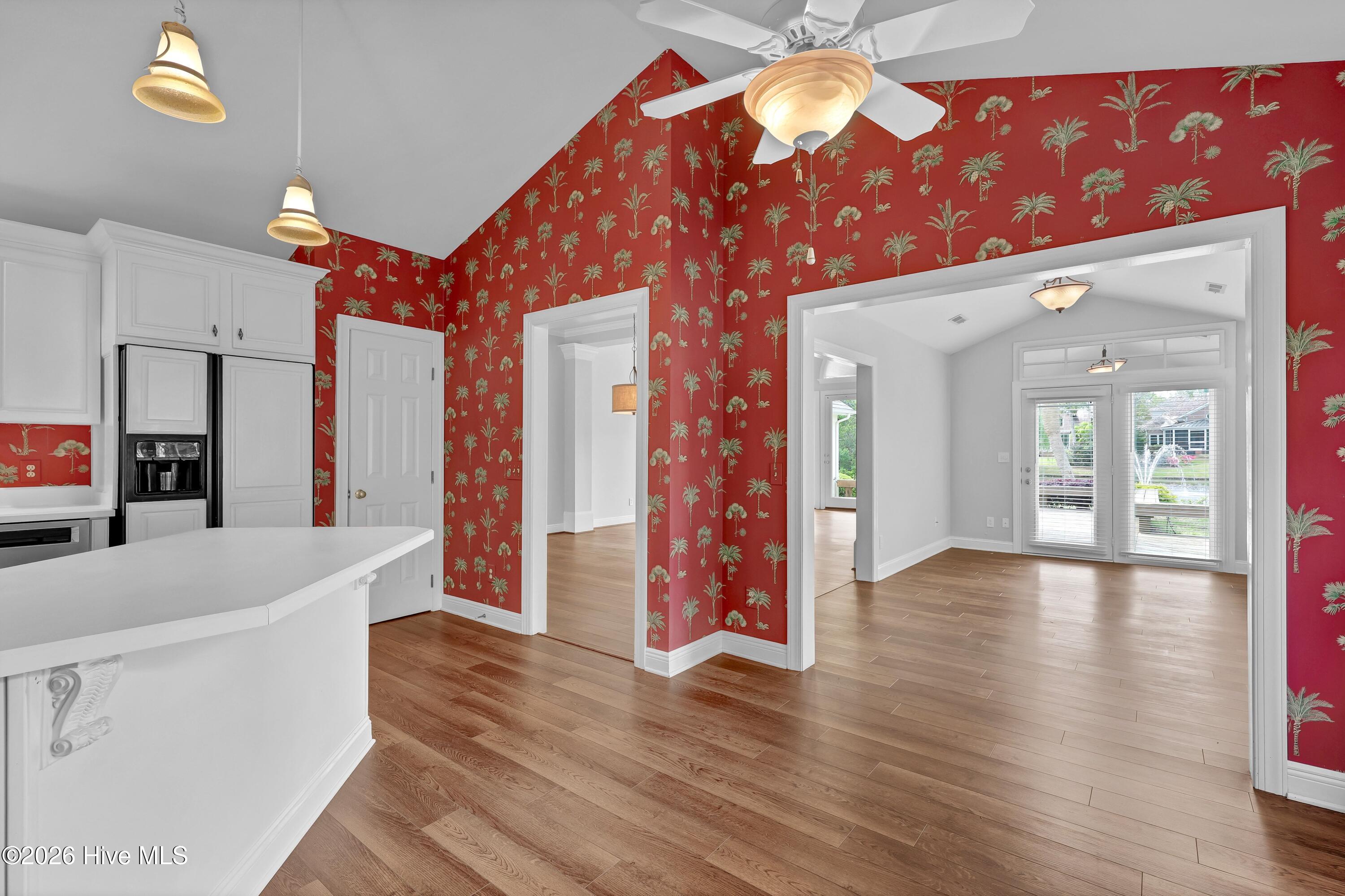 100566096 | Photo 21