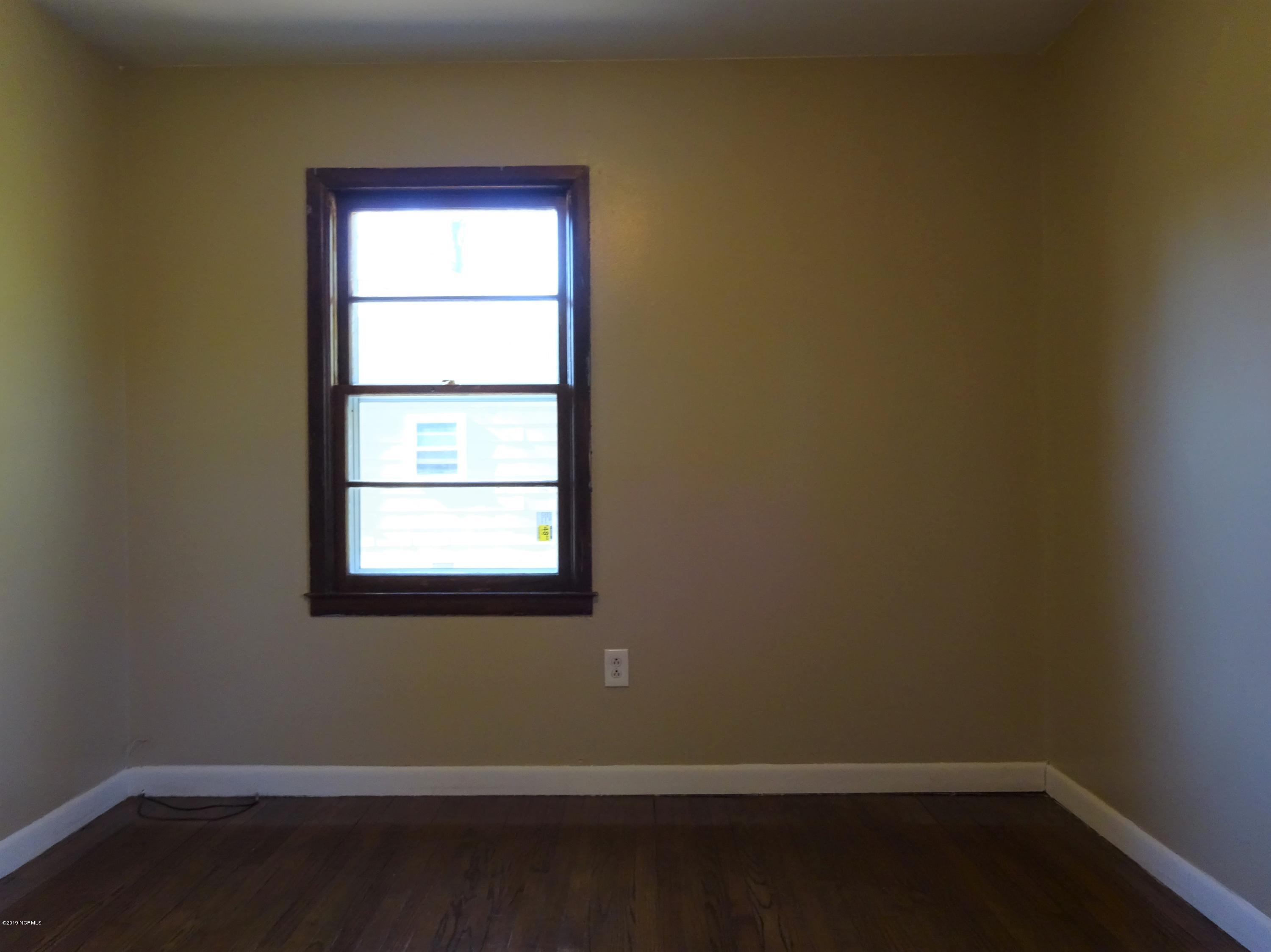 100561303 | Photo 10