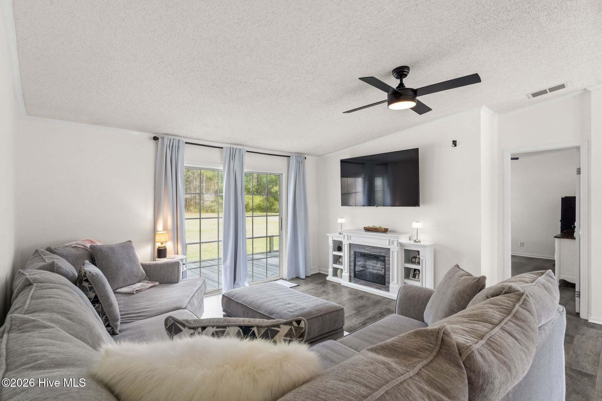 100562957 | Photo 14