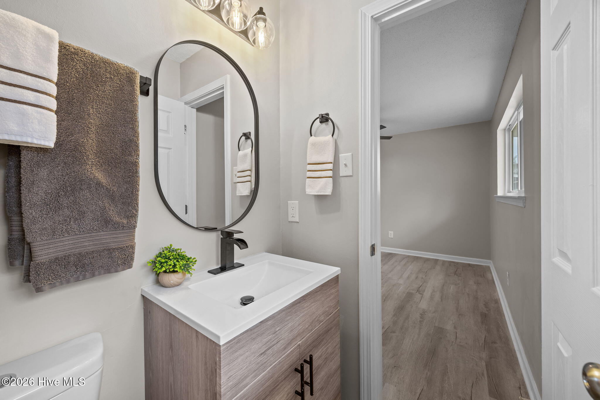 100552306 | Photo 33