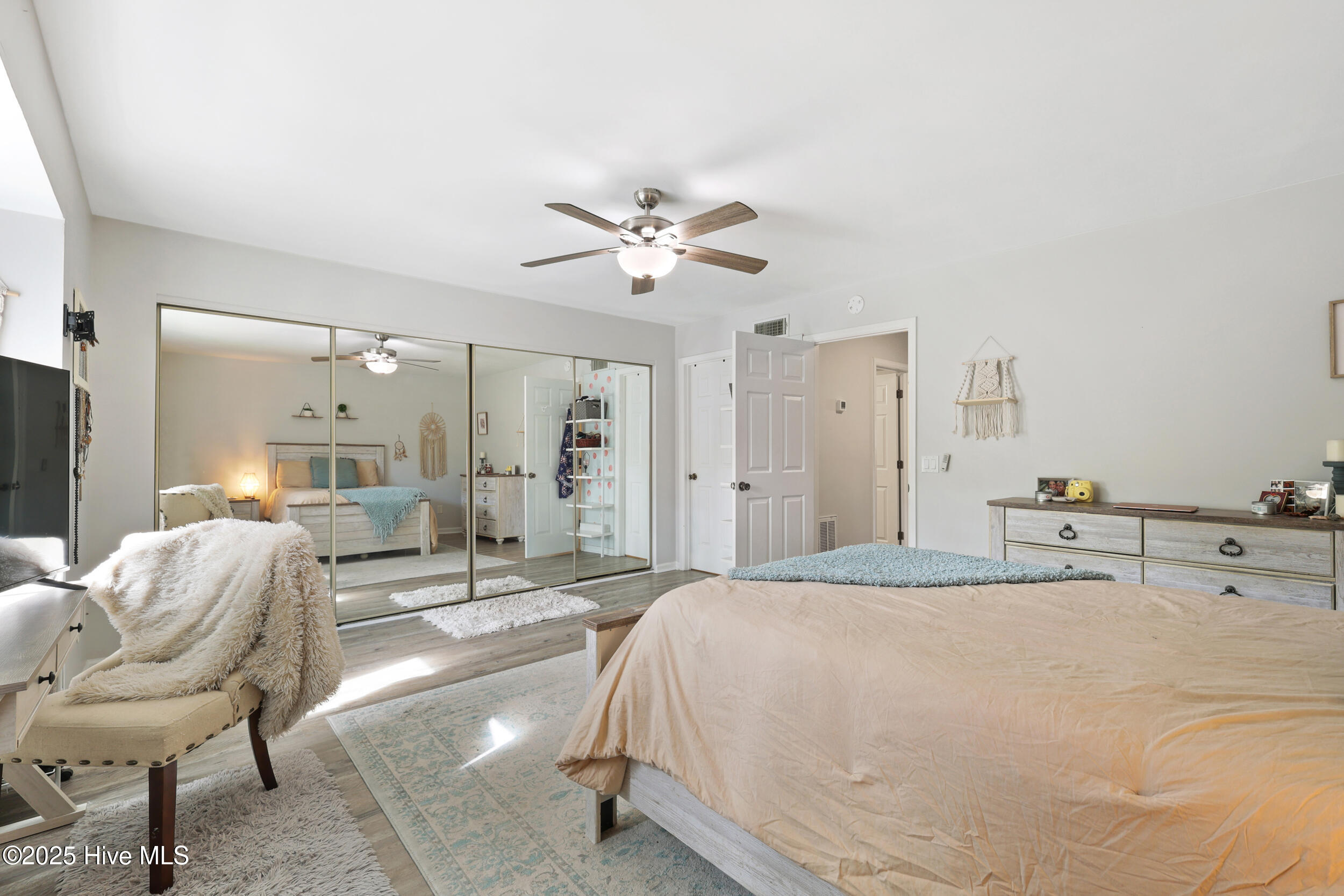 100534967 | Photo 15