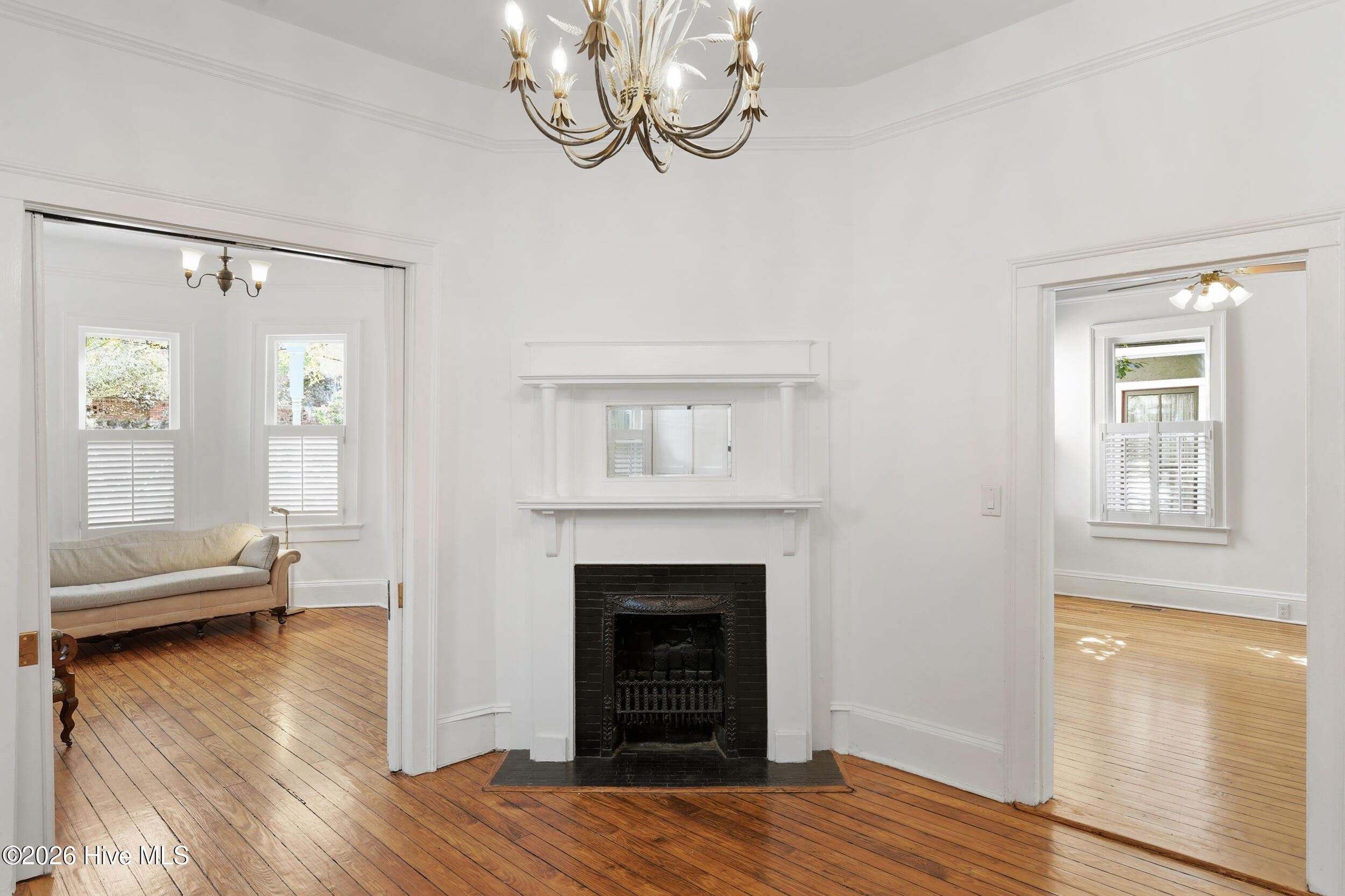 100561300 | Photo 26