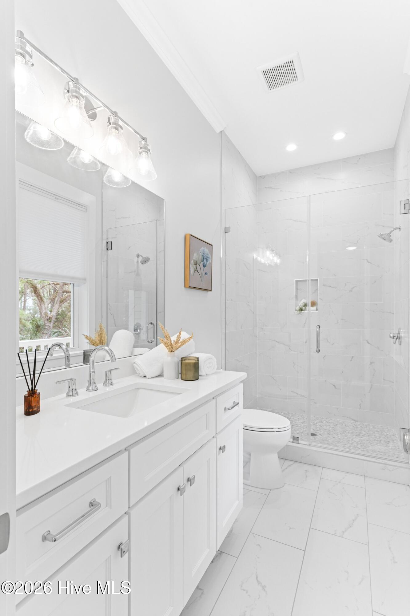 100554015 | Photo 40