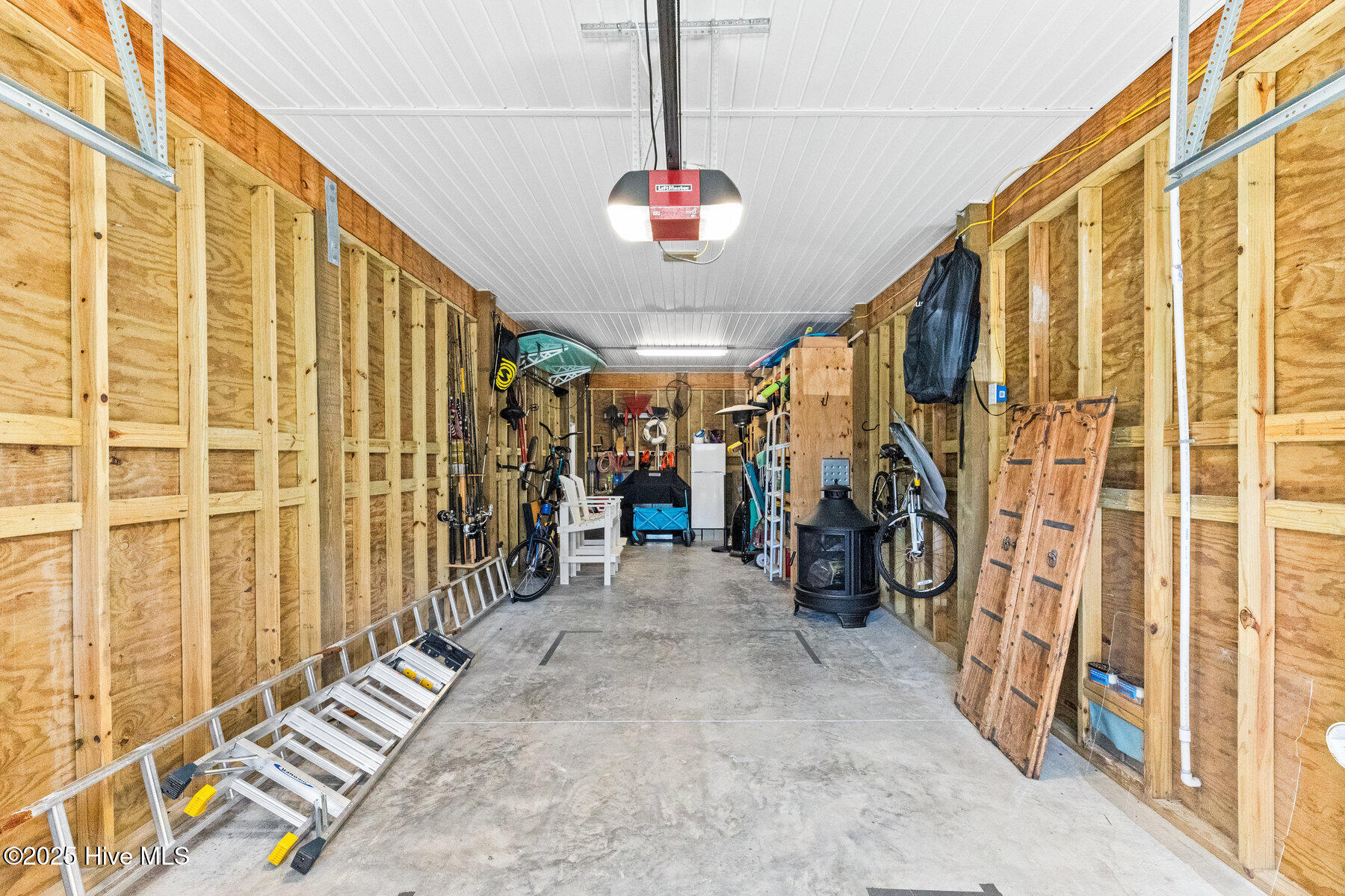 100538043 | Photo 46