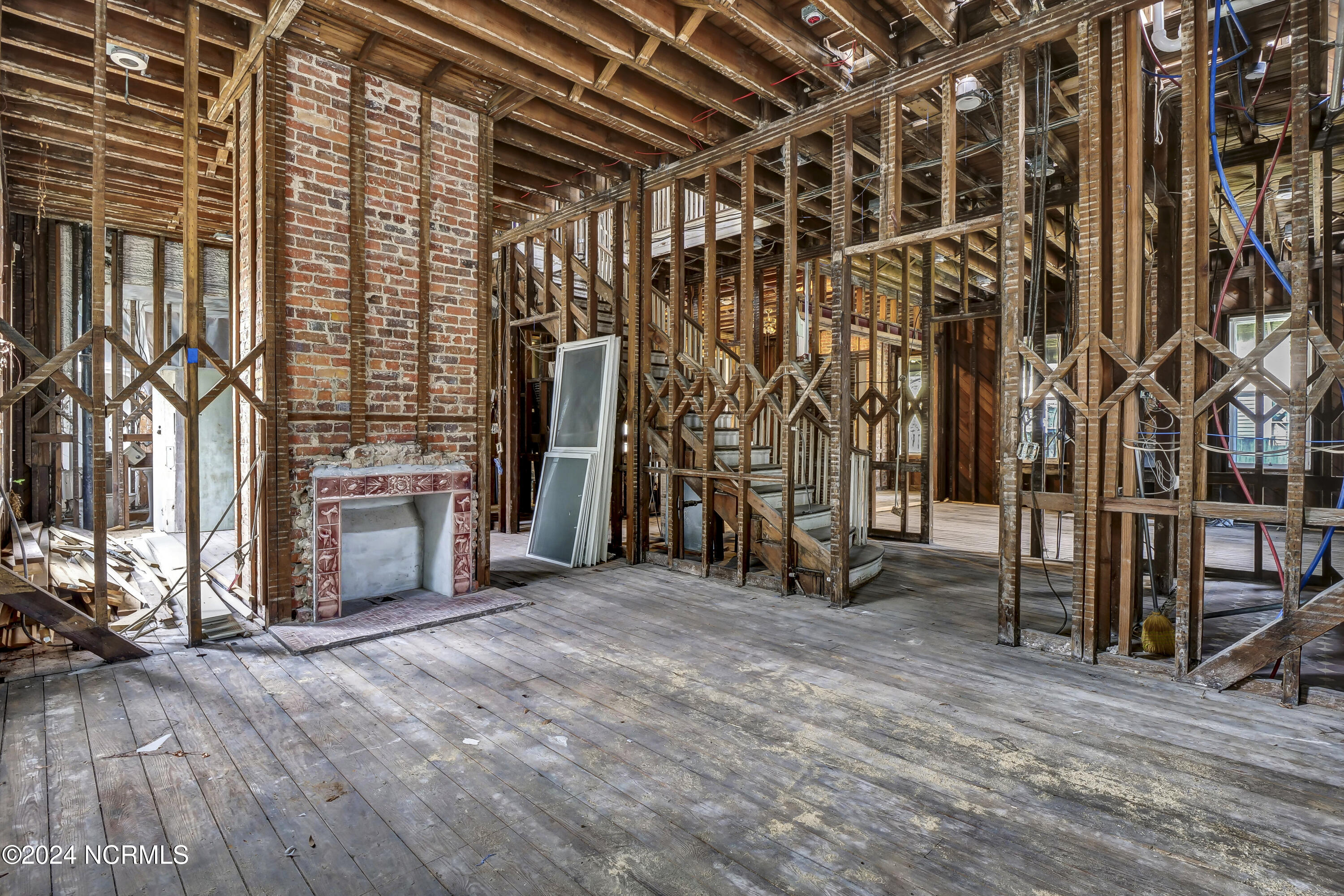 100472145 | Photo 11