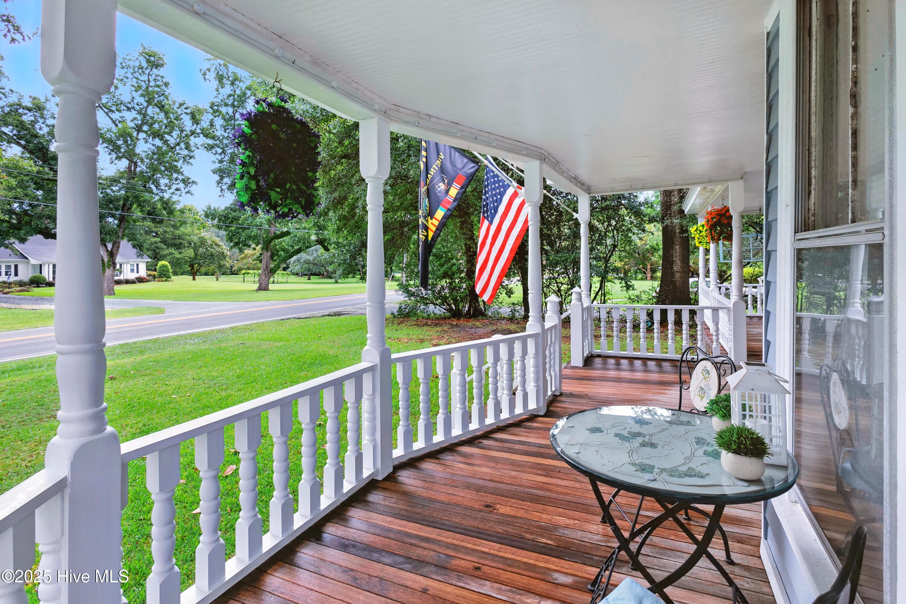 Homes for sale in Burgaw, NC | 207 S Walker St, Burgaw, NC 28425 | MLS# 100525104