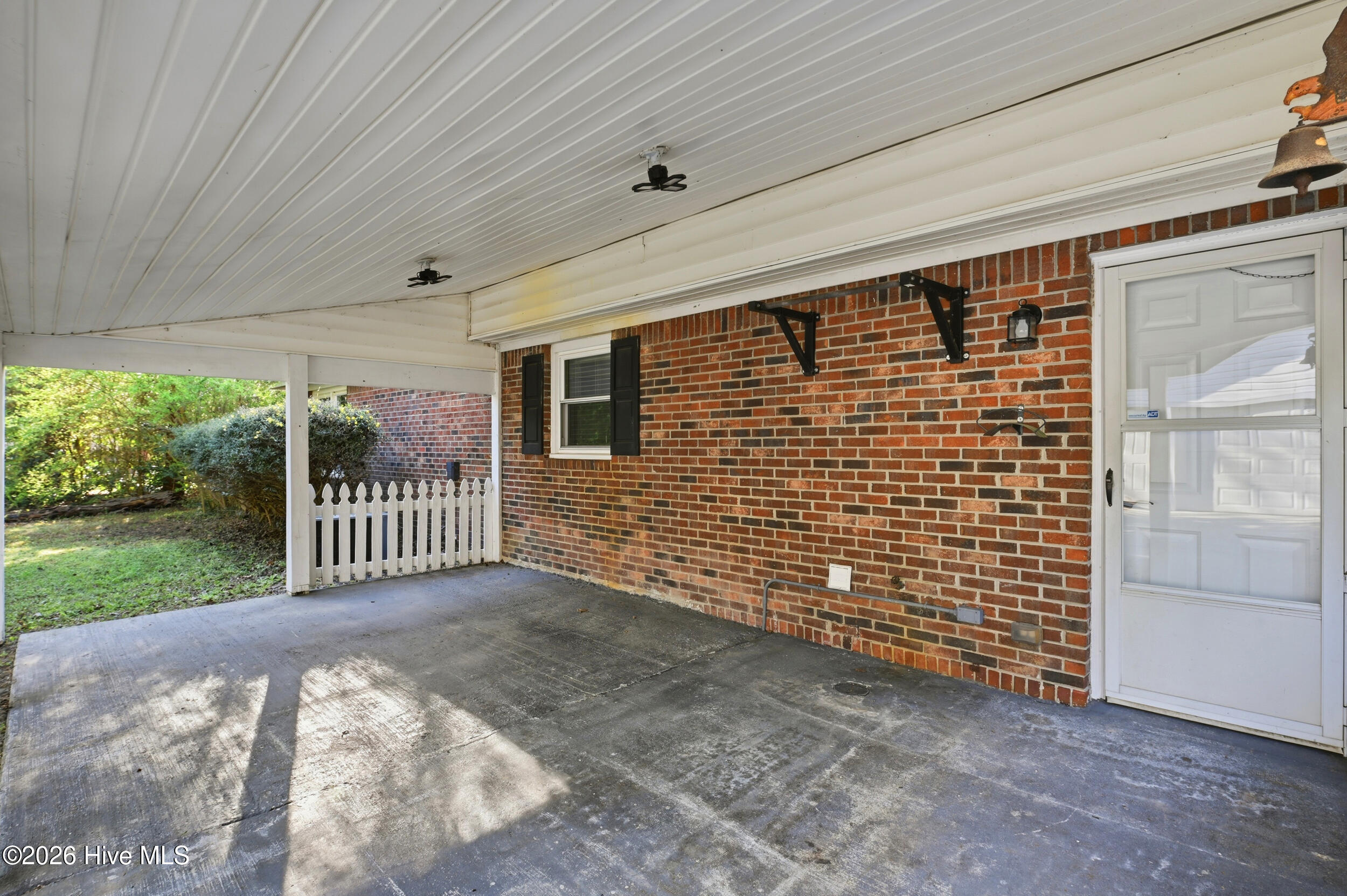 100562440 | Photo 10