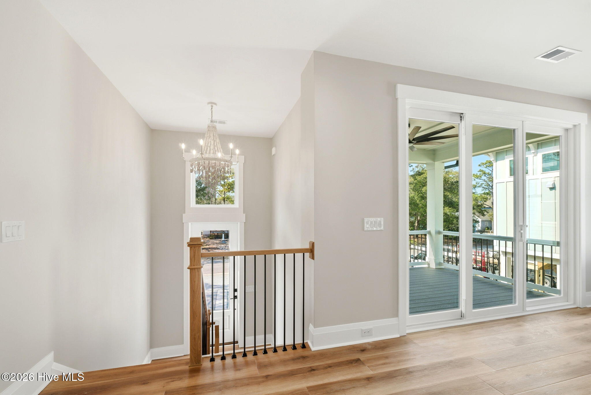 100554131 | Photo 21