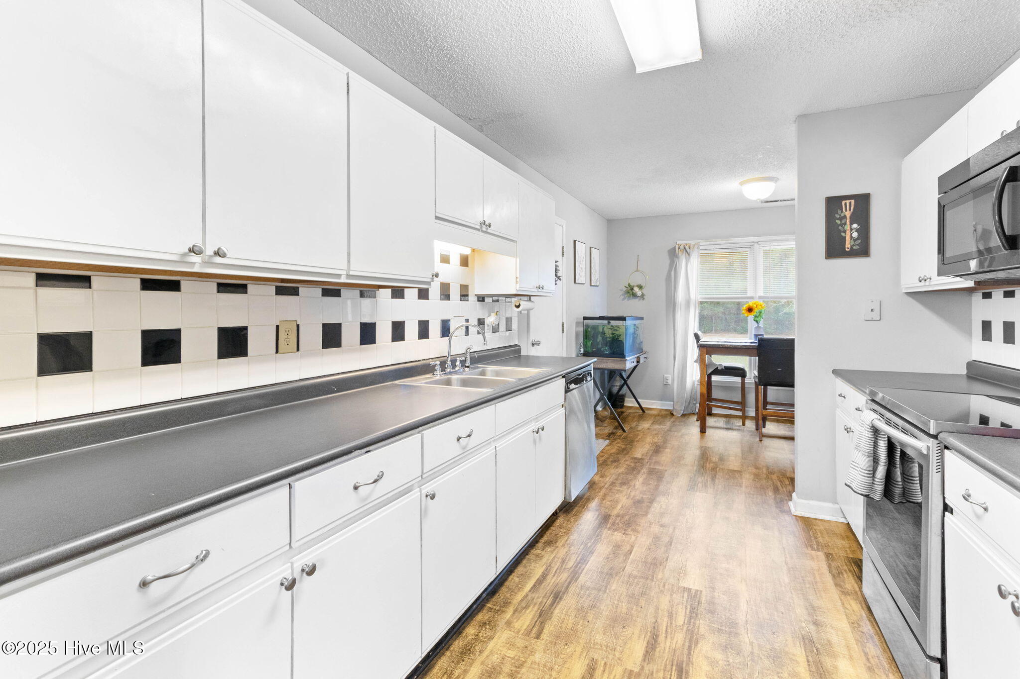 147 Liberty Park Road, Jacksonville, NC 28540 – photo 12: 12-web-or-mls-IMG_7198RE