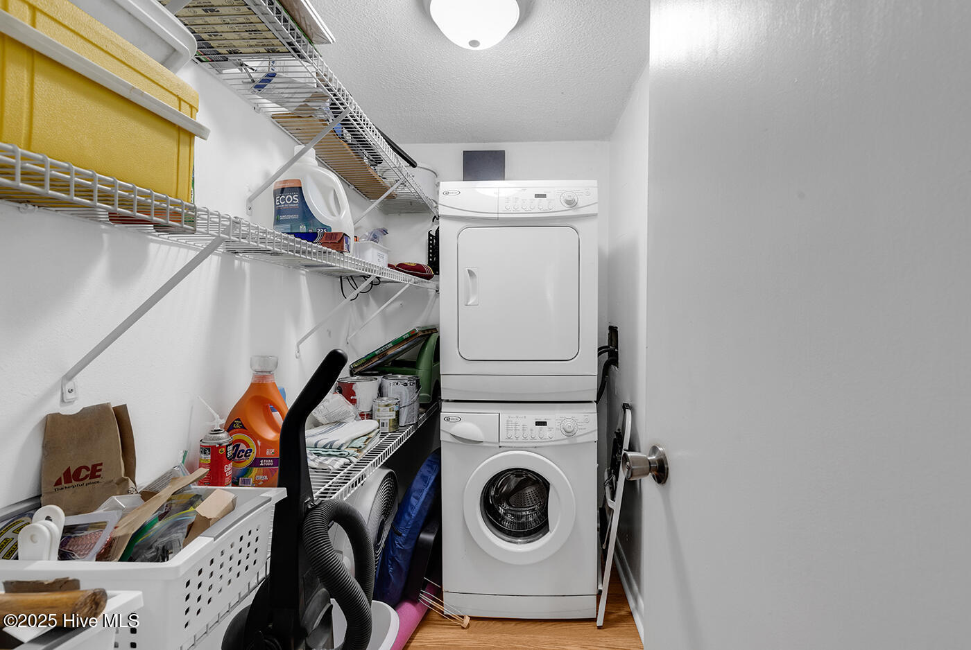 100537192 | Photo 16