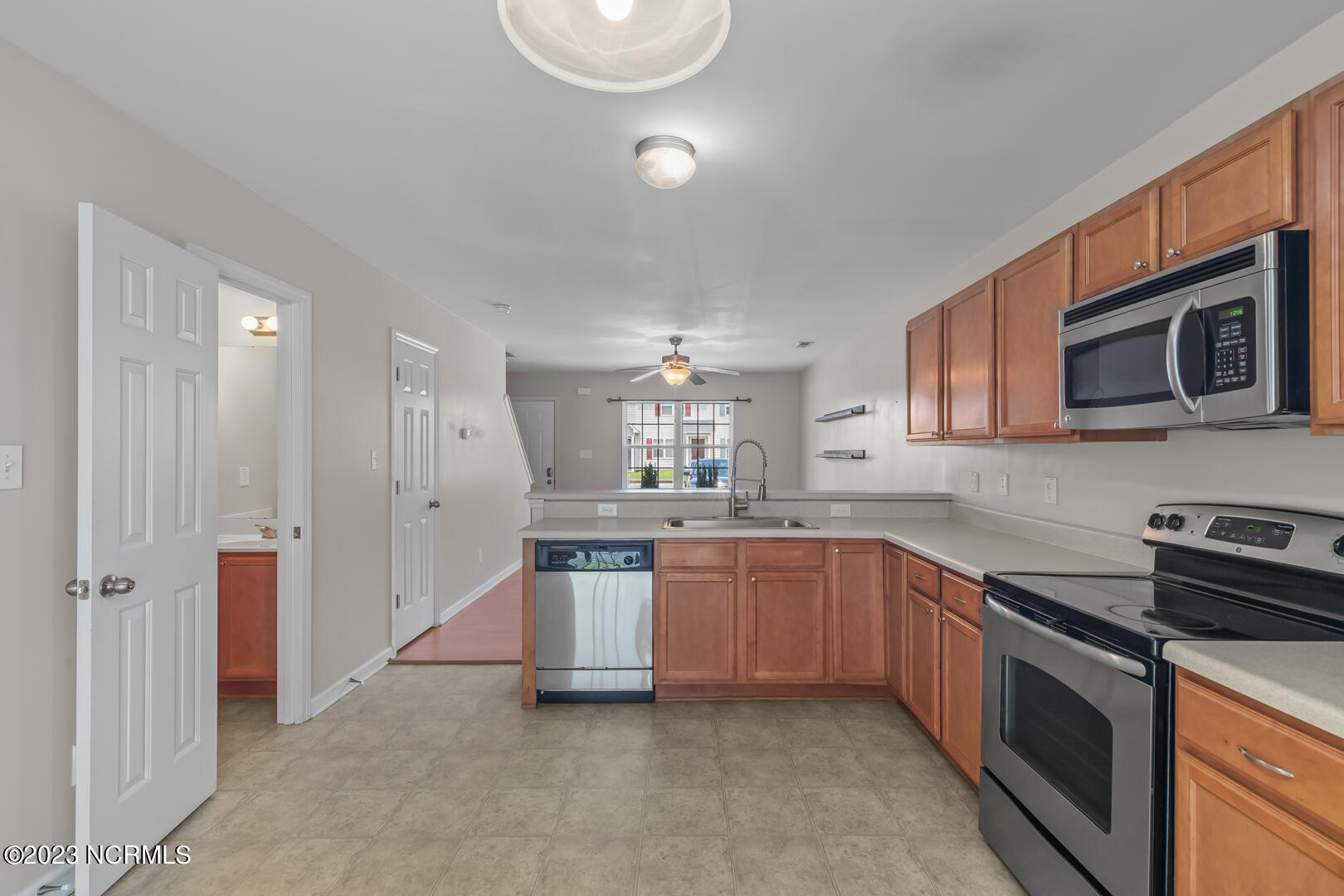 100534826 | Photo 11