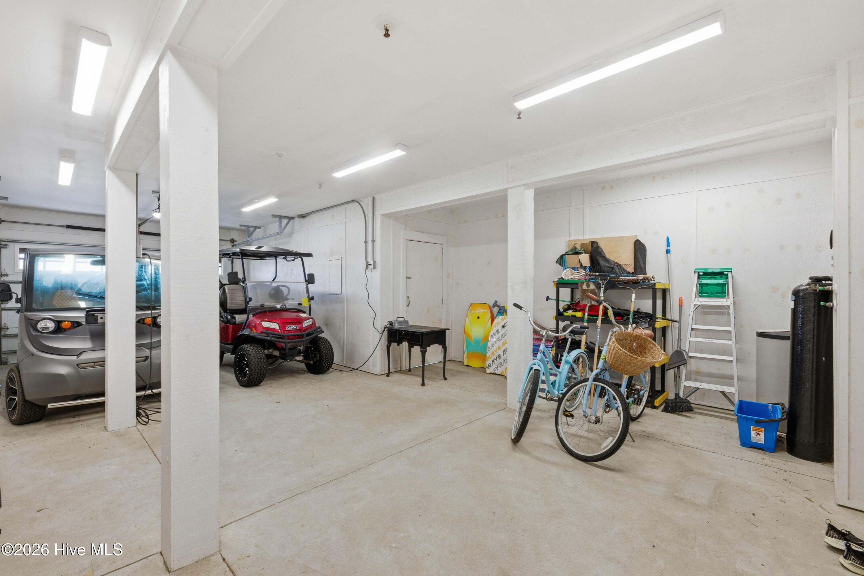 100564328 | Photo 44