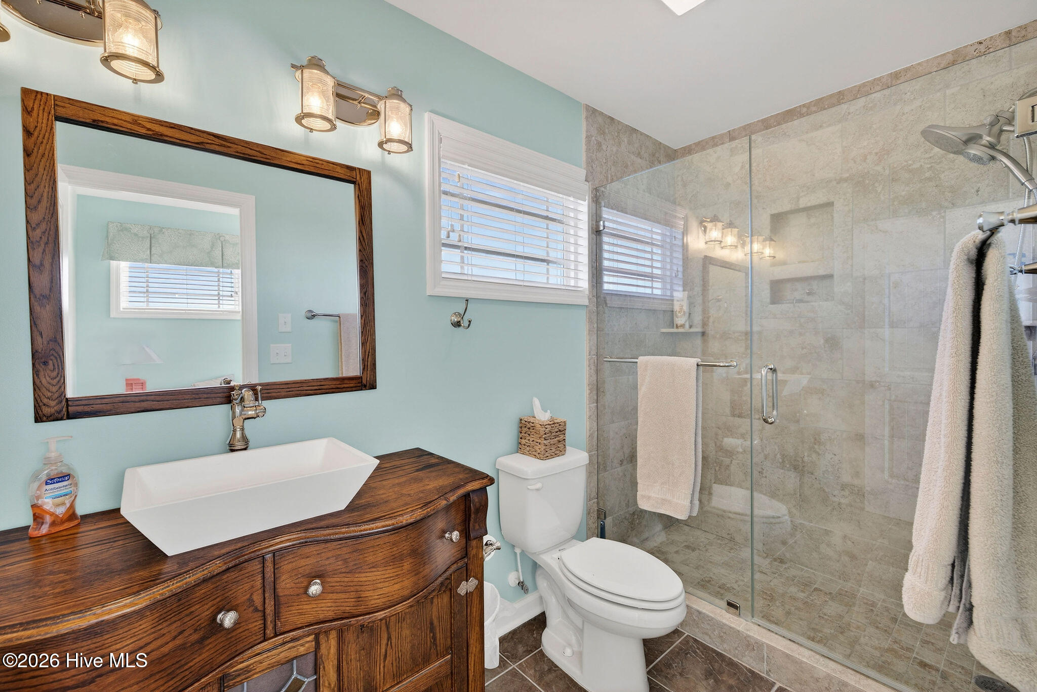 100549584 | Photo 35