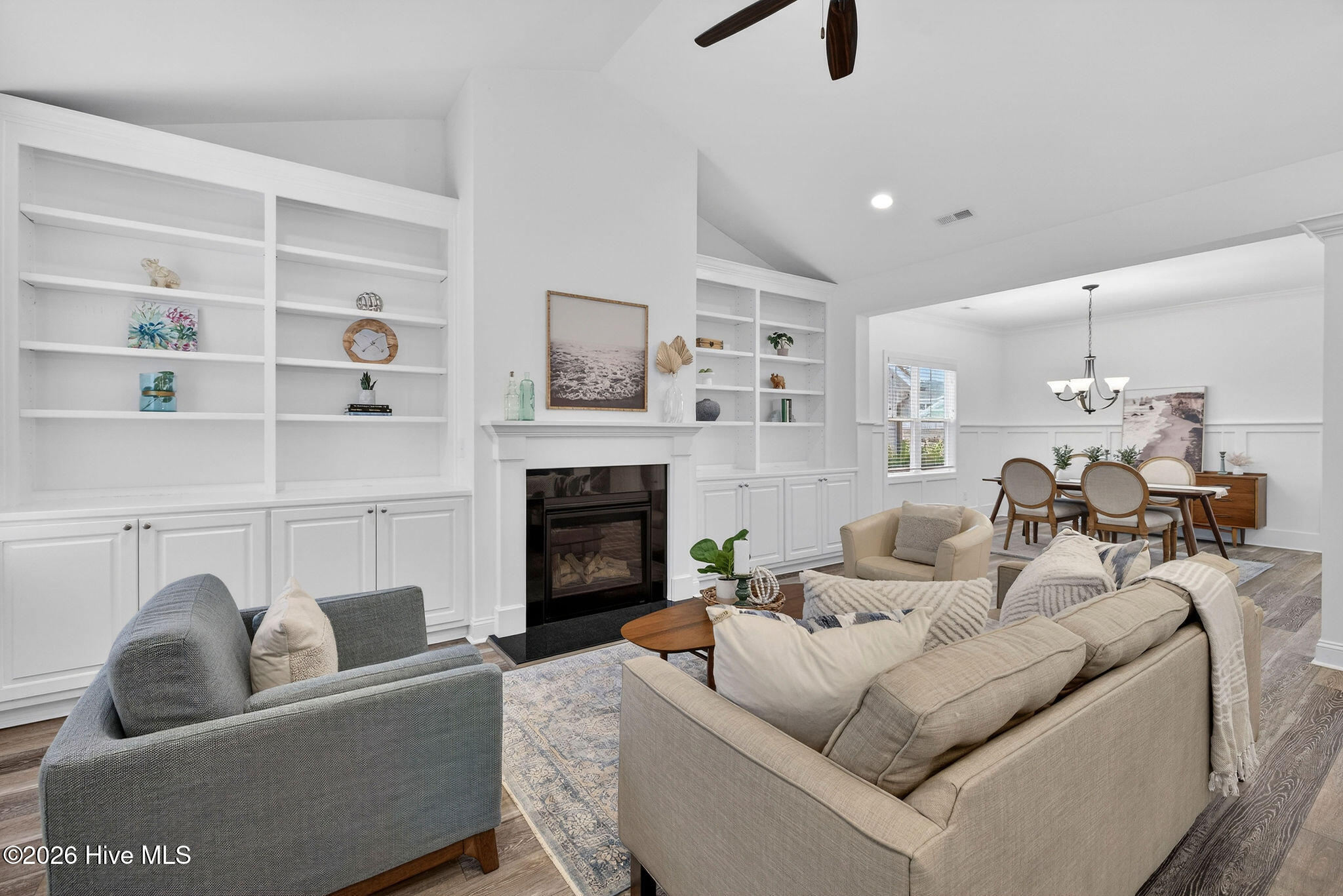 100557170 | Photo 26