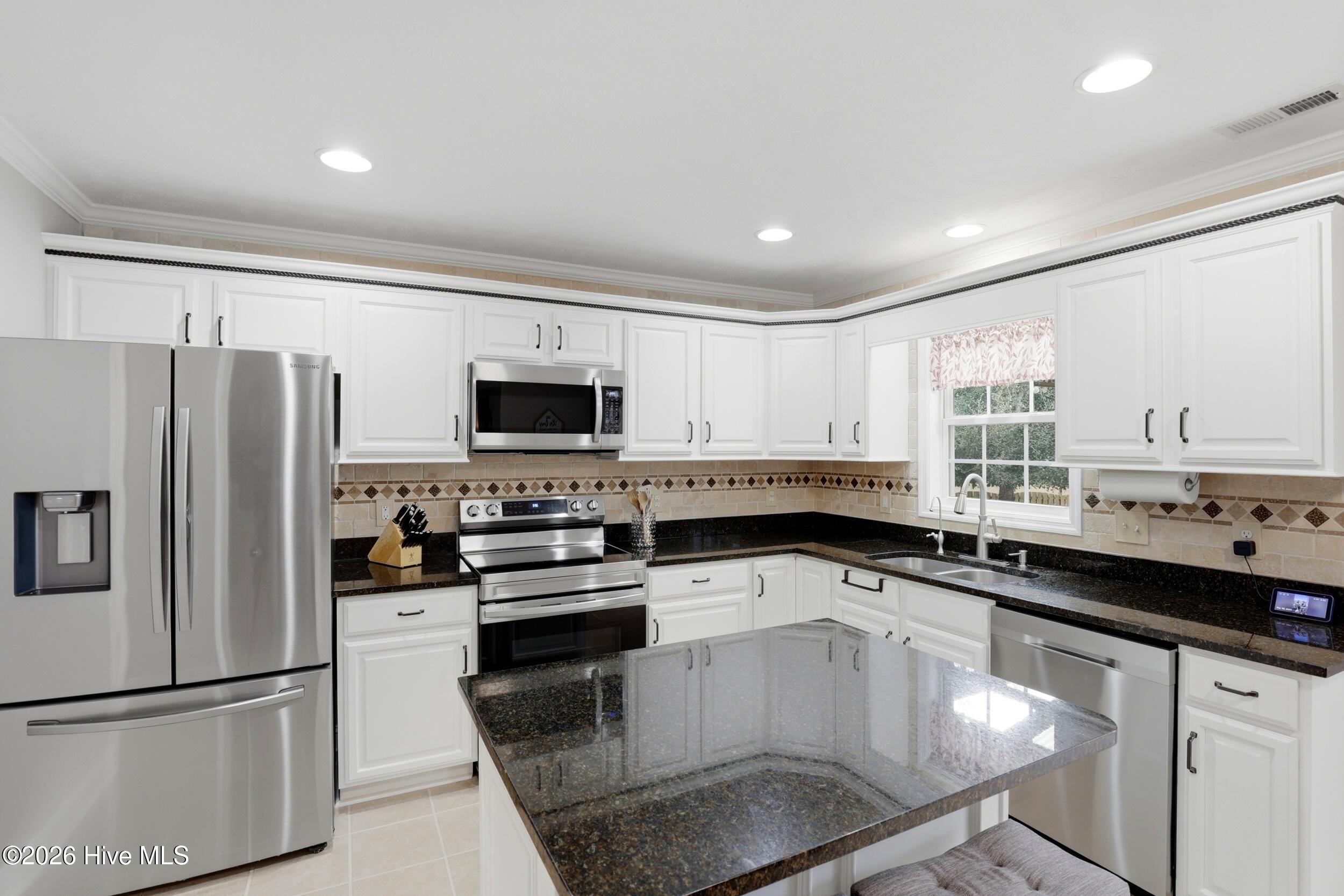 100558119 | Photo 12