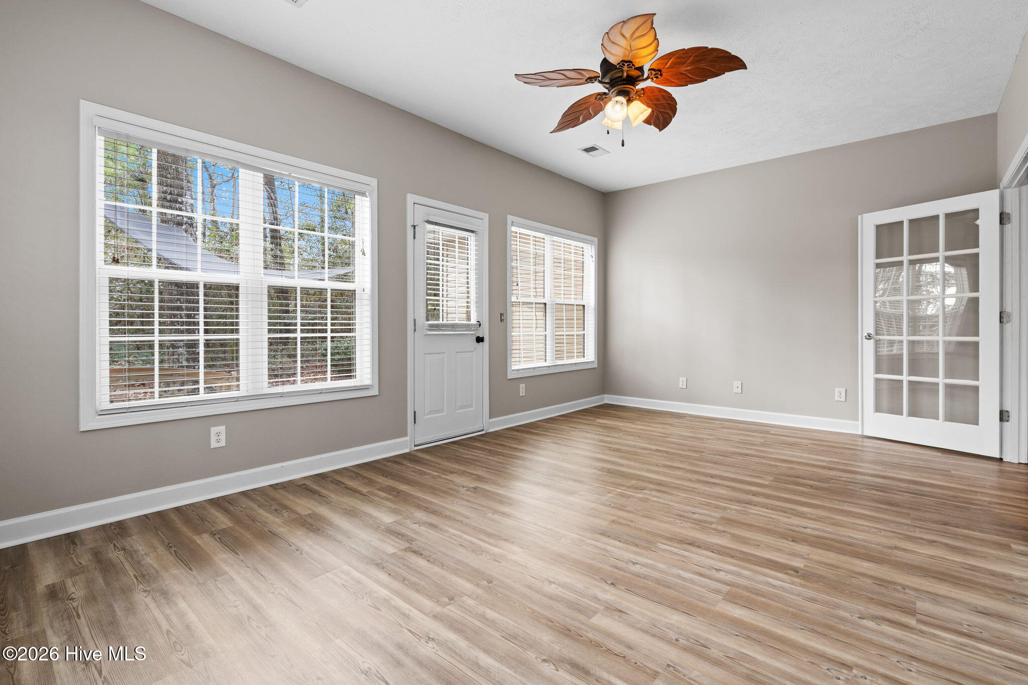 100559407 | Photo 14