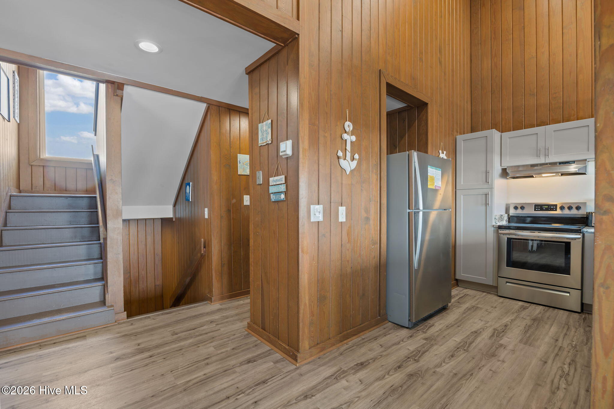 100565925 | Photo 38