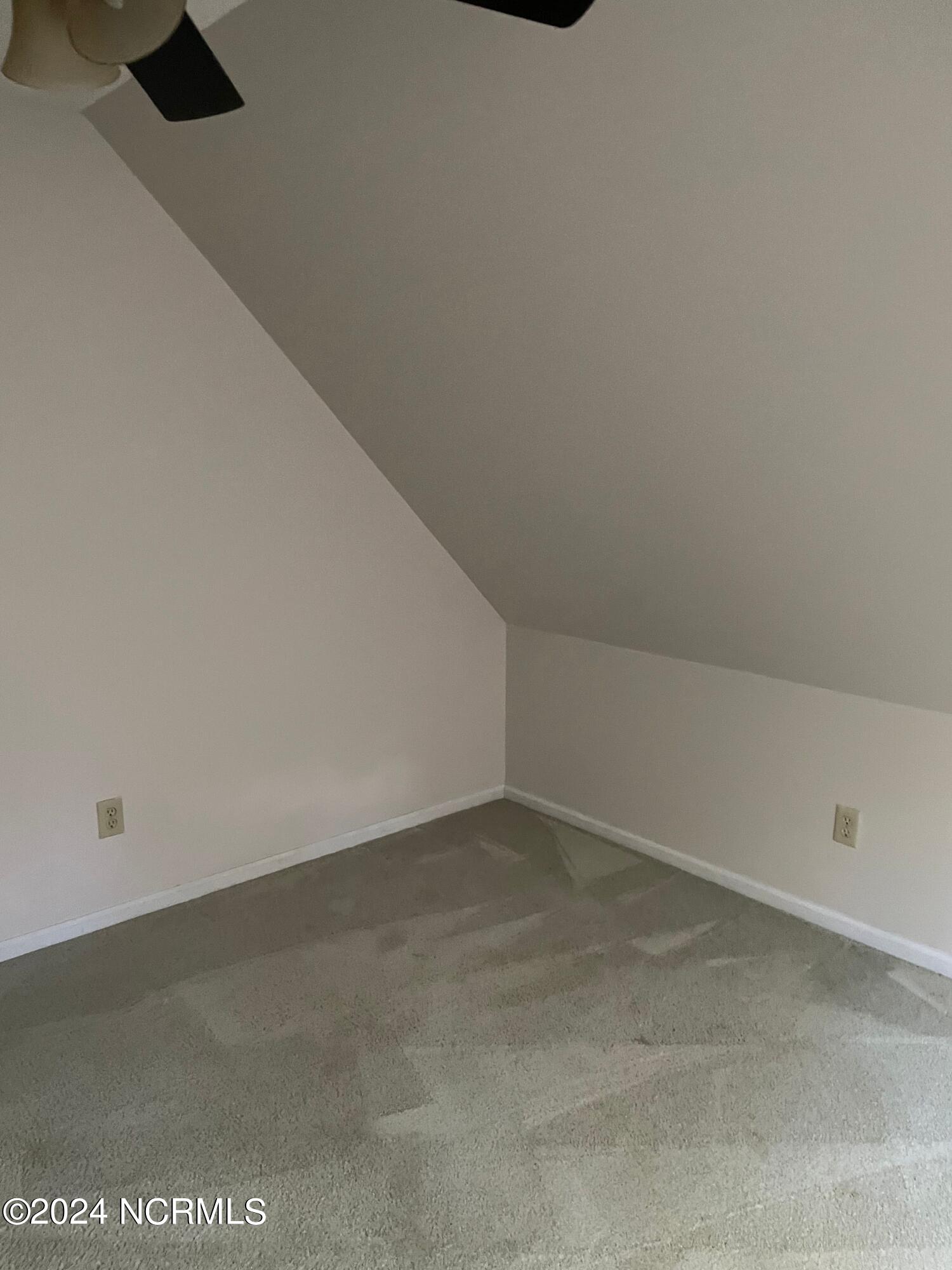 100560812 | Photo 36