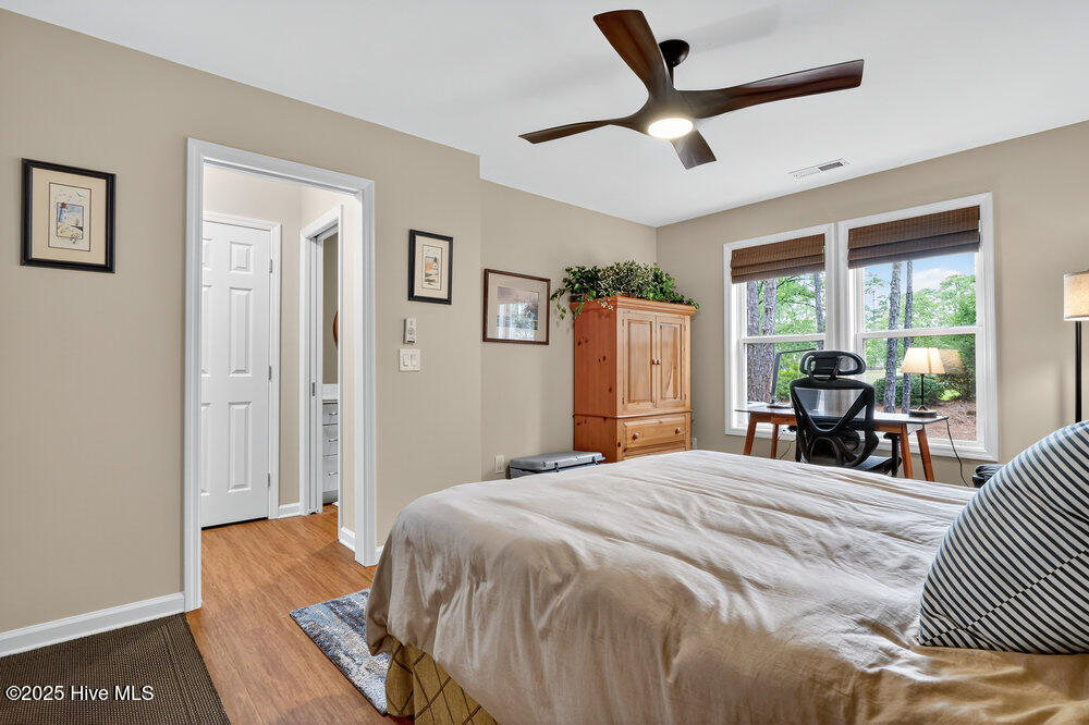 100526427 | Photo 18