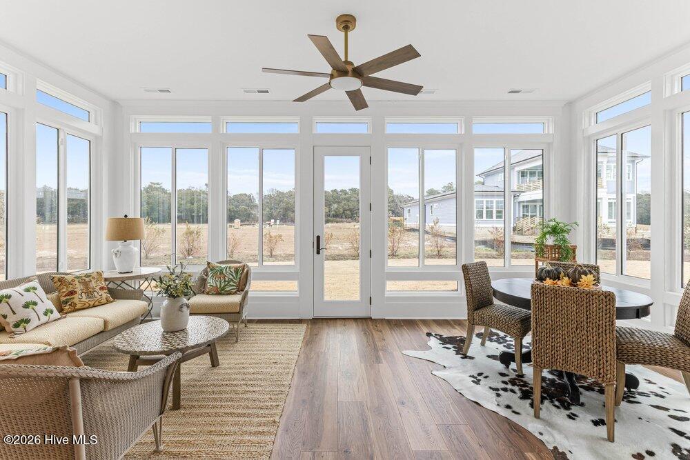 100568013 | Photo 17