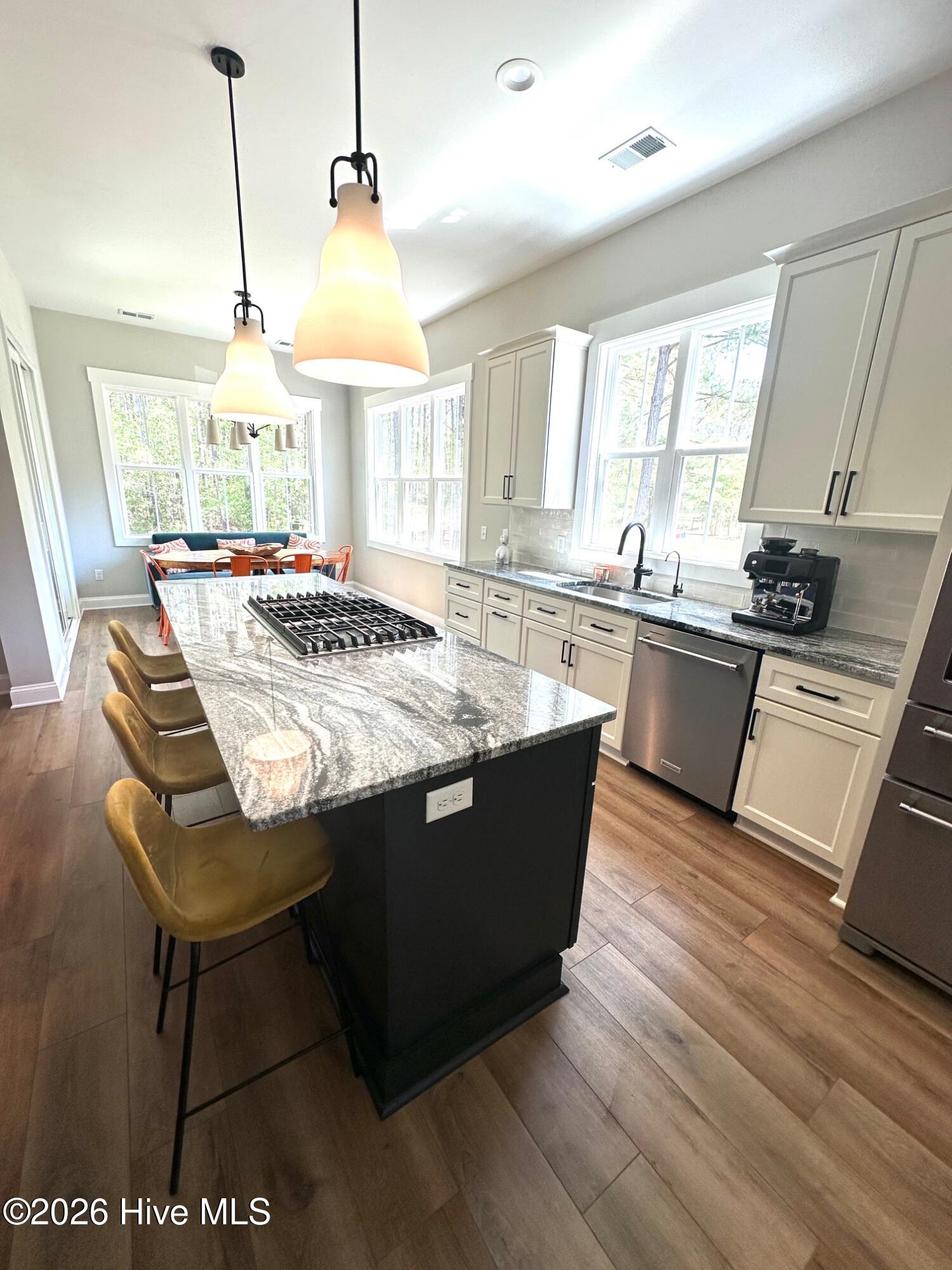 100565130 | Photo 16