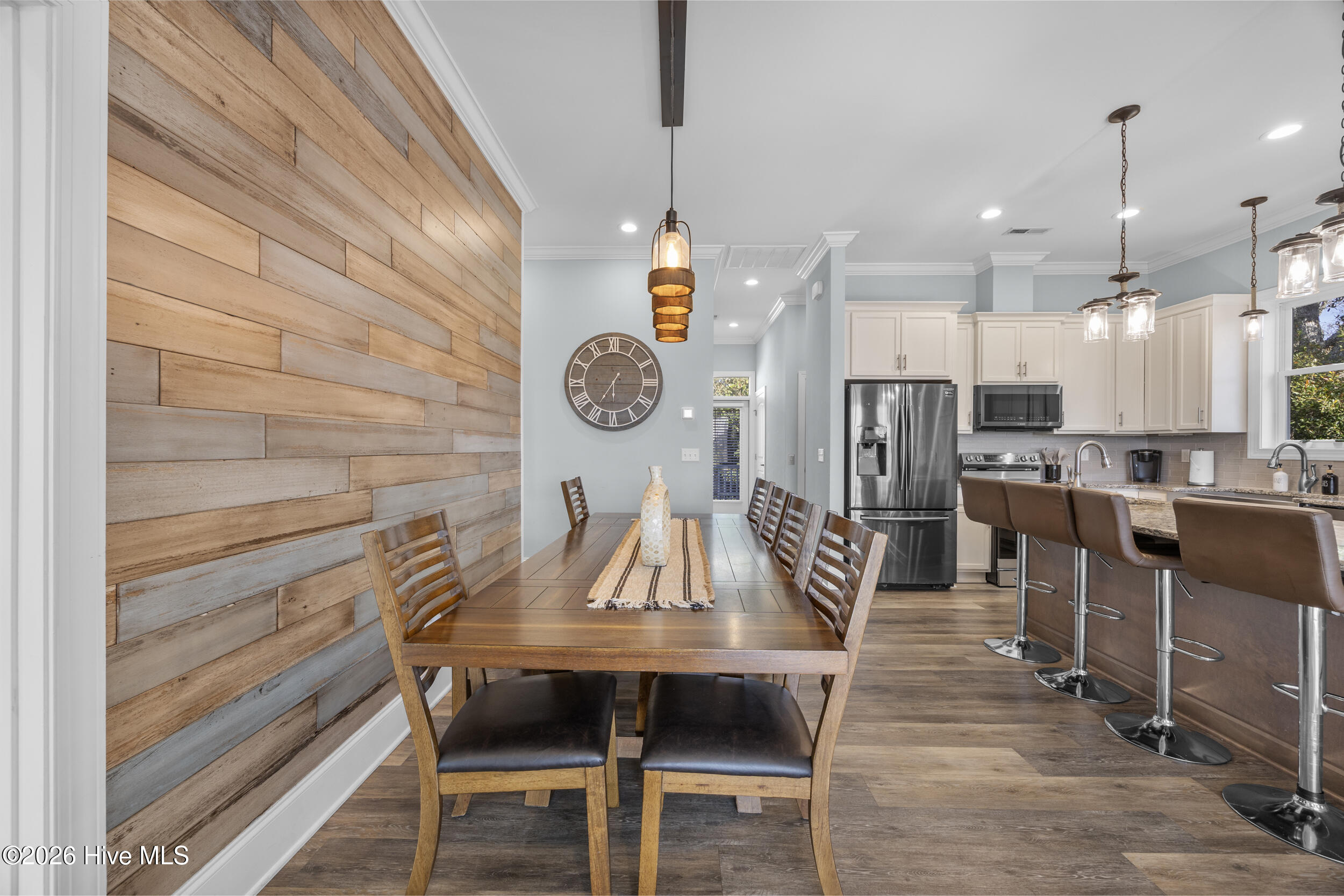 100562655 | Photo 25